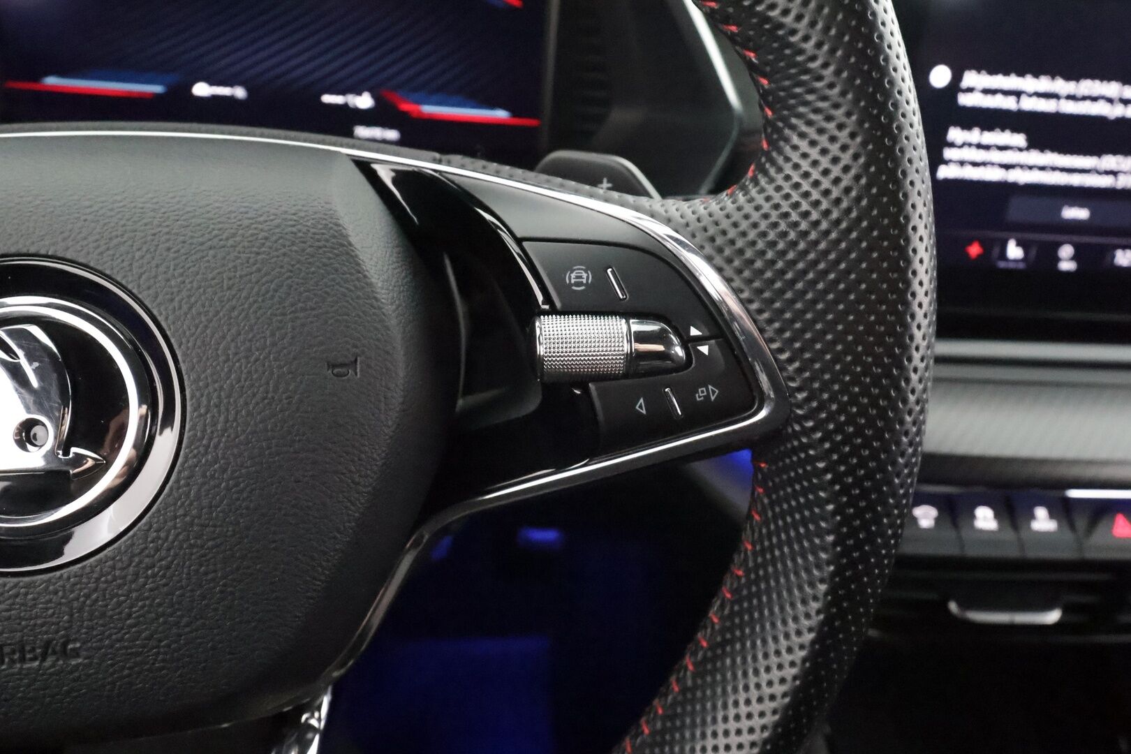 Skoda Octavia 2021 Combi 1.4 TSI PHEV RS iV DSG * ACC / Webasto / HUD / Skoda crystal Matrix-LED / Muistipenkit / P.Kamera / Keyless * - Merkkihuollettu / Kahdet Renkaat / 2x Lataus