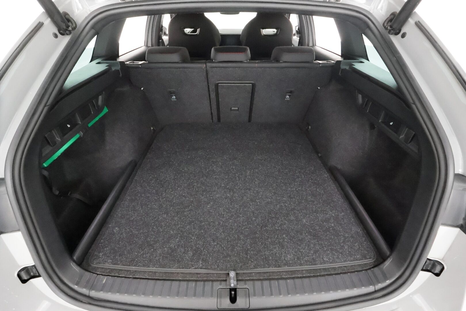 Skoda Octavia 2021 Combi 1.4 TSI PHEV RS iV DSG * ACC / Webasto / HUD / Skoda crystal Matrix-LED / Muistipenkit / P.Kamera / Keyless * - Merkkihuollettu / Kahdet Renkaat / 2x Lataus - HULLUT AVAJAISHULINAT KORKOTARJOUS 3,29 %