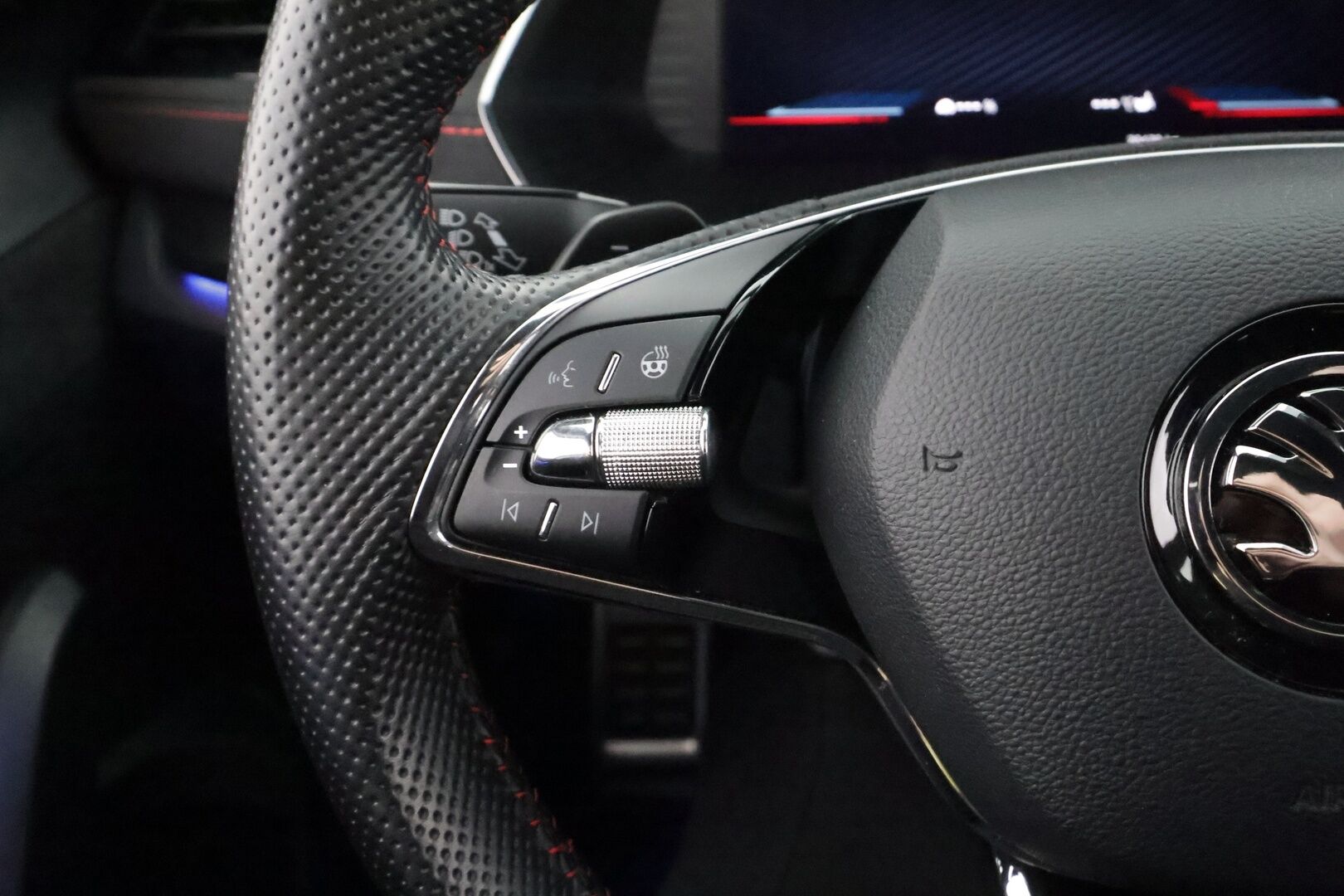 Skoda Octavia 2021 Combi 1.4 TSI PHEV RS iV DSG * ACC / Webasto / HUD / Skoda crystal Matrix-LED / Muistipenkit / P.Kamera / Keyless * - Merkkihuollettu / Kahdet Renkaat / 2x Lataus - HULLUT AVAJAISHULINAT KORKOTARJOUS 3,29 %