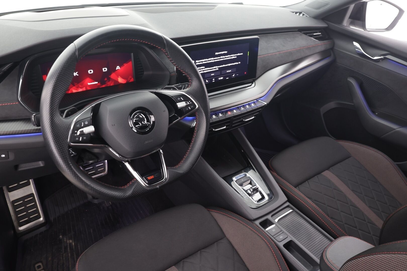 Skoda Octavia 2021 Combi 1.4 TSI PHEV RS iV DSG * ACC / Webasto / HUD / Skoda crystal Matrix-LED / Muistipenkit / P.Kamera / Keyless * - Merkkihuollettu / Kahdet Renkaat / 2x Lataus - HULLUT AVAJAISHULINAT KORKOTARJOUS 3,29 %