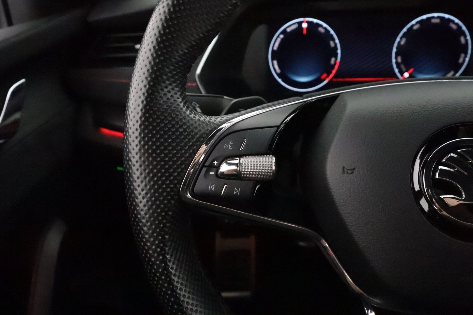 Skoda Octavia 2021 Combi 1,4 TSI PHEV RS iV DSG **Adapt.Vakkari / HUD / Webasto / Matrix-LED / P.Tutkat / Digimittaristo / Navi / Keyless** - Akku kuntotarkastettu / Kahdet Renkaat