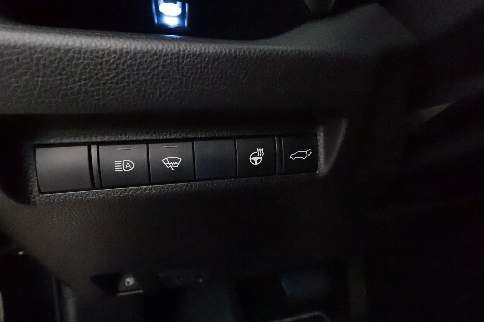 Toyota RAV4 2020 2,5 Hybrid AWD-i Premium ** Adapt.Vakkari / P.Kamera / LED-valot / Muistipenkki / Koukku / Kaistavahti ** - 3,99 % KORKOTARJOUS TÄHÄN AUTOON - 2x Renkaat