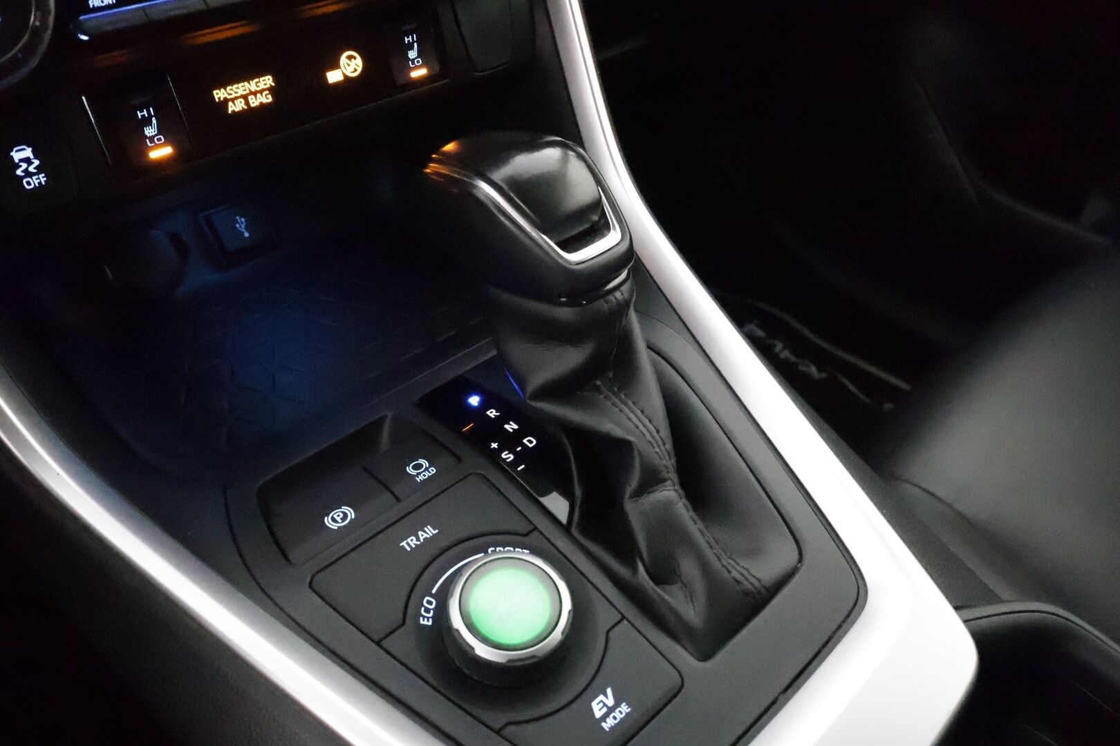 Toyota RAV4 2020 2,5 Hybrid AWD-i Premium ** Adapt.Vakkari / P.Kamera / LED-valot / Muistipenkki / Koukku / Kaistavahti ** - 3,99 % KORKOTARJOUS TÄHÄN AUTOON - 2x Renkaat
