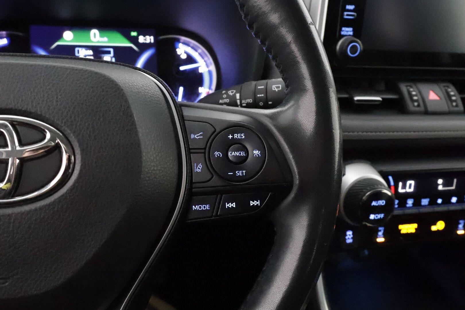 Toyota RAV4 2020 2,5 Hybrid AWD-i Premium ** Adapt.Vakkari / P.Kamera / LED-valot / Muistipenkki / Koukku / Kaistavahti ** - 3,99 % KORKOTARJOUS TÄHÄN AUTOON - 2x Renkaat