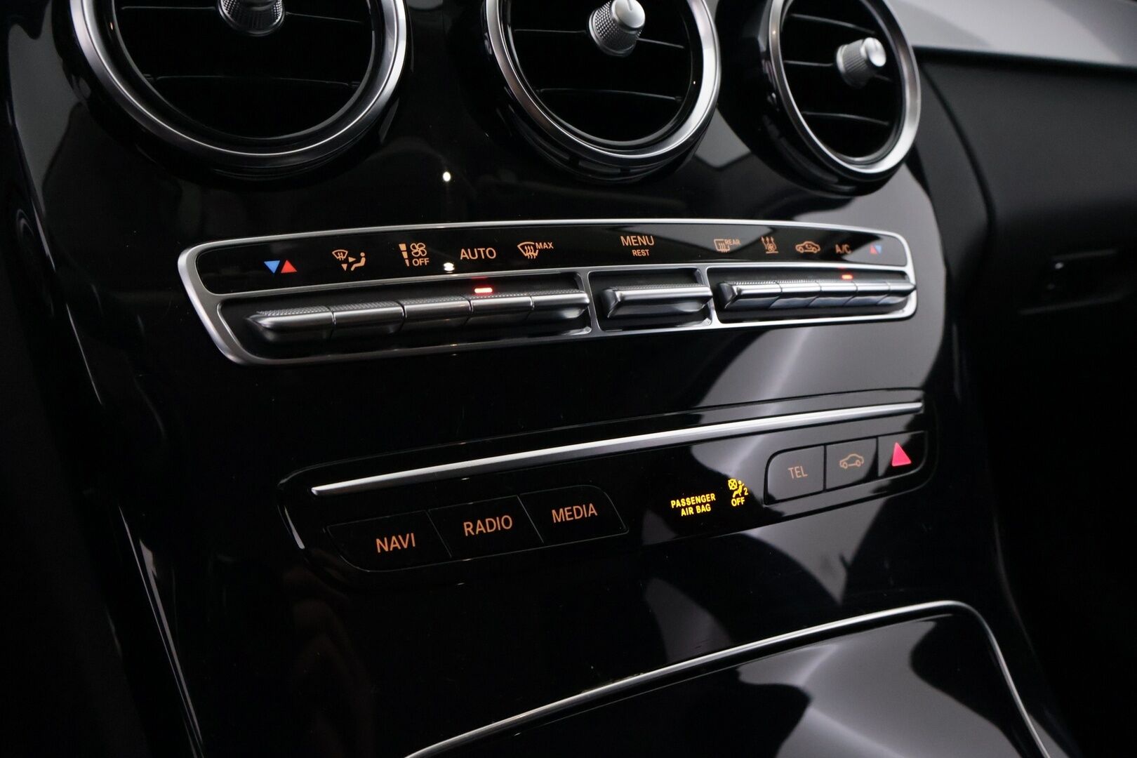 Mercedes-Benz C 2020 300 de T A Business Avantgarde Edition EQ Power *DTR / Akkukäyttöinen lisälämmitin / Adapt.LED / Sport Istuimet* - Kahdet asialliset renkaat / Tutkat edessä ja takana!  / Juuri katsastettu