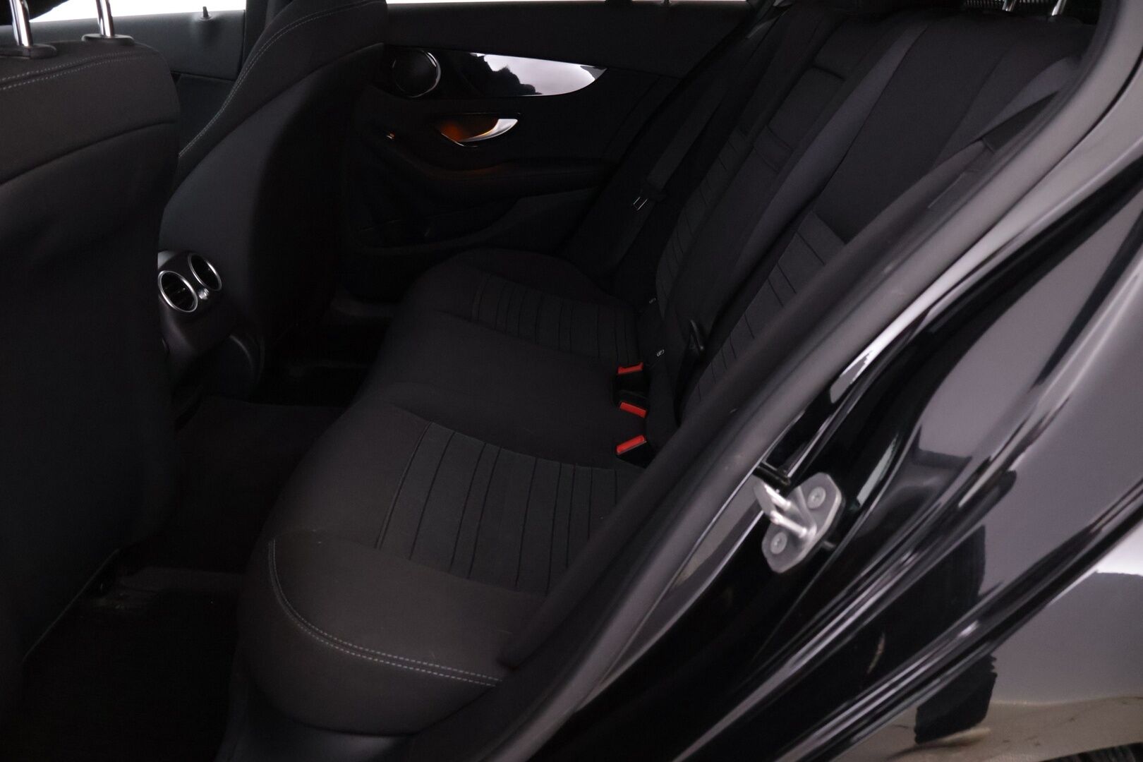 Mercedes-Benz C 2020 300 de T A Business Avantgarde Edition EQ Power *DTR / Akkukäyttöinen lisälämmitin / Adapt.LED / Sport Istuimet* - Kahdet asialliset renkaat / Tutkat edessä ja takana! 