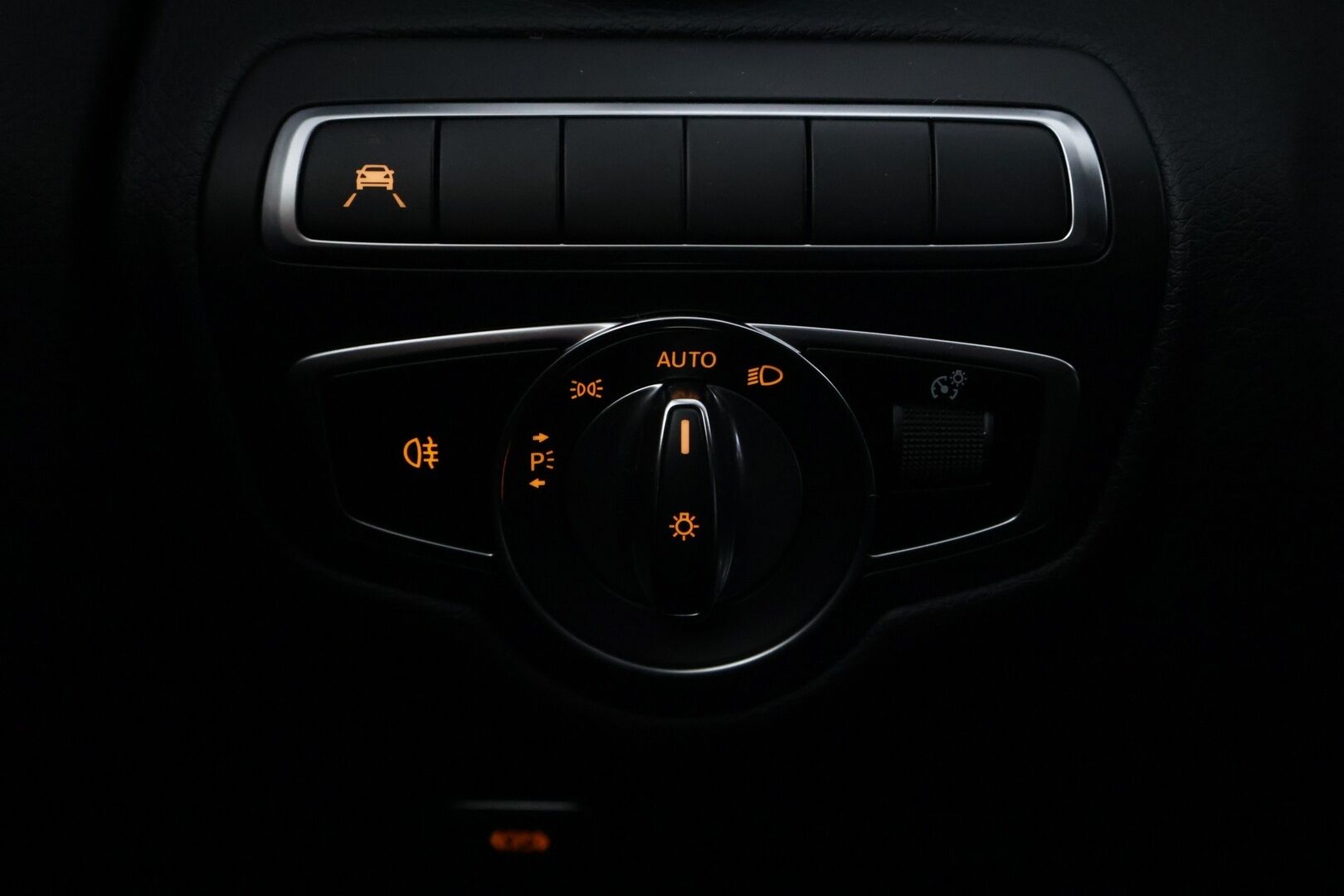 Mercedes-Benz C 2020 300 de T A Business Avantgarde Edition EQ Power *DTR / Akkukäyttöinen lisälämmitin / Adapt.LED / Sport Istuimet* - Kahdet asialliset renkaat / Tutkat edessä ja takana!  / Juuri katsastettu