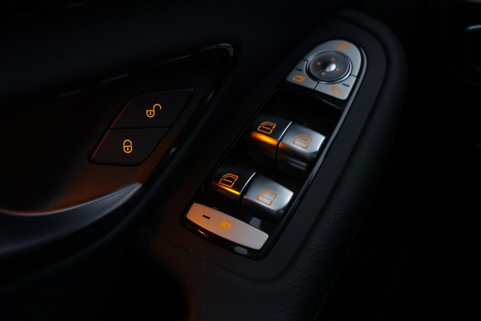 Mercedes-Benz C 2020 300 de T A Business Avantgarde Edition EQ Power *DTR / Akkukäyttöinen lisälämmitin / Adapt.LED / Sport Istuimet* - Kahdet asialliset renkaat / Tutkat edessä ja takana!  / Juuri katsastettu