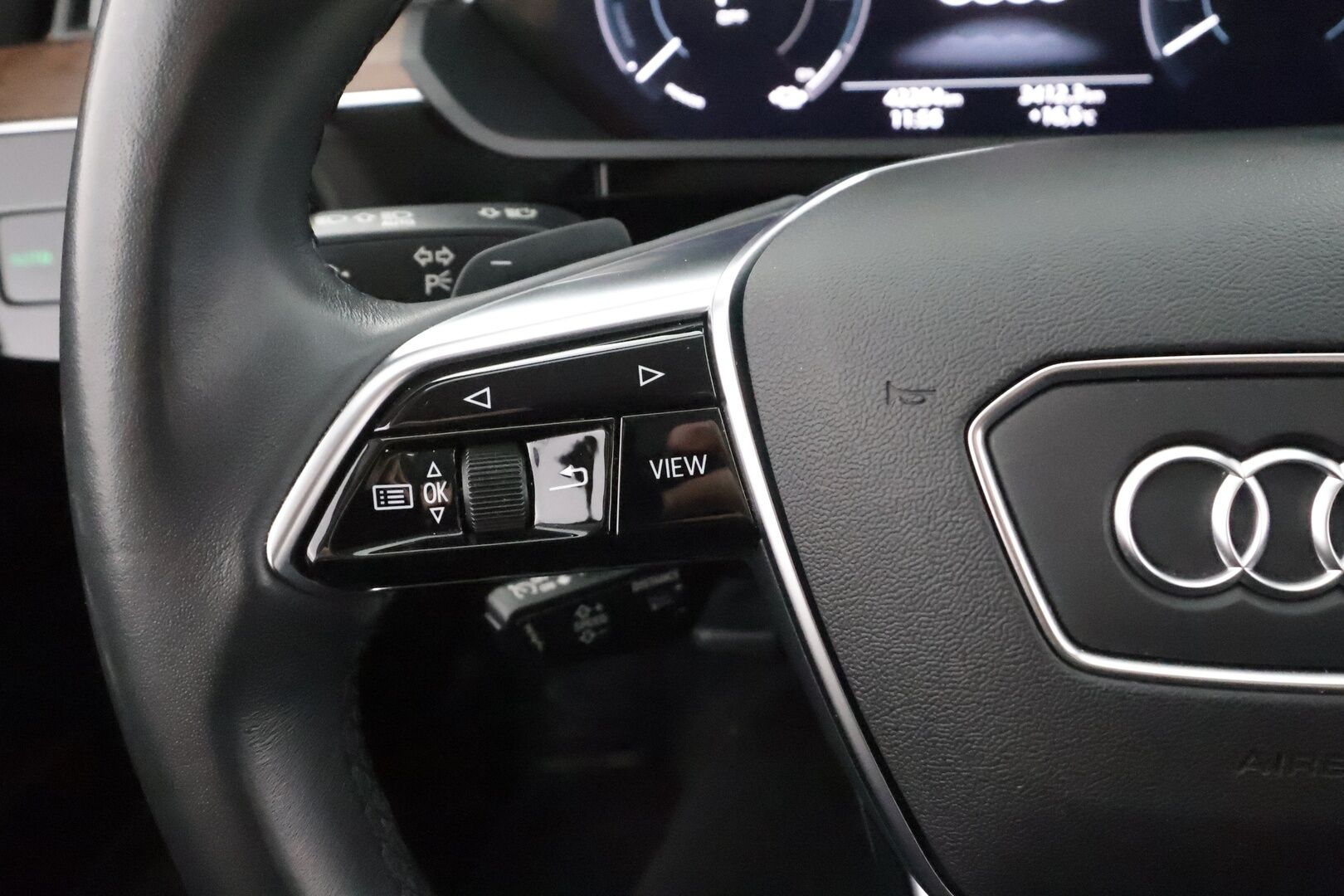 Audi e-tron 2022 Advanced 55 quattro S line - | ACC | Lisälämmitin | LED | P.kamera | muistipenkki | Keyless | Nahat | Apple&Android | Kahdet Renkaat |