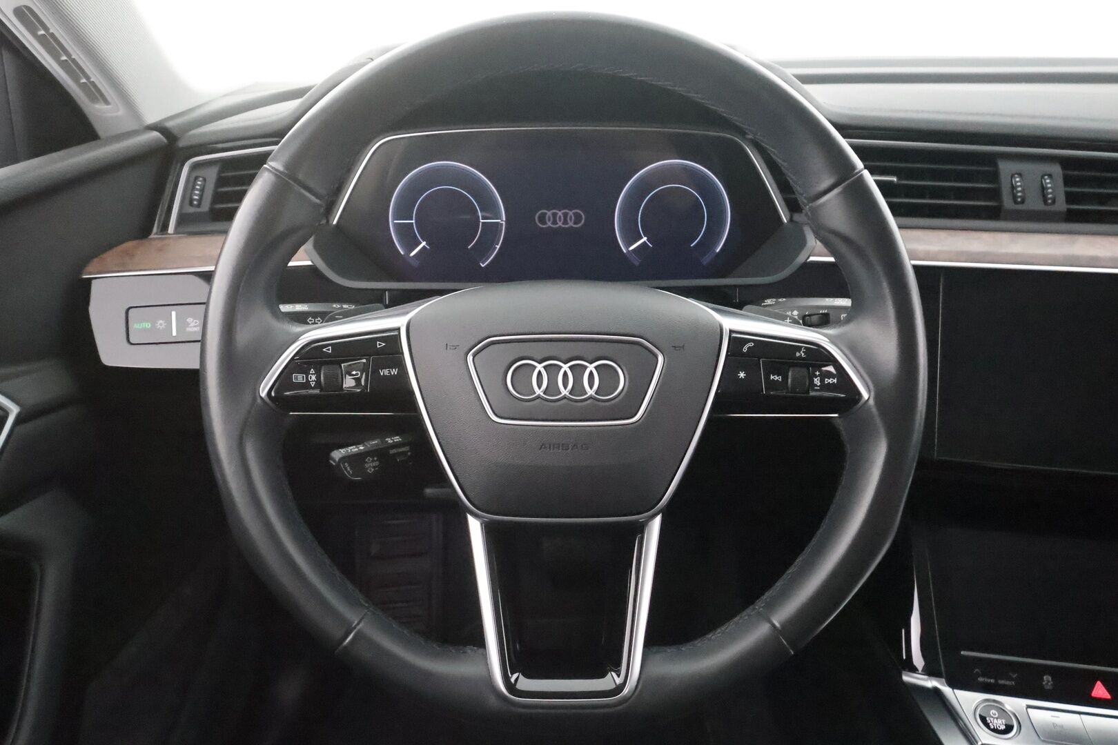 Audi e-tron 2022 Advanced 55 quattro S line - | ACC | Lisälämmitin | LED | P.kamera | muistipenkki | Keyless | Nahat | Apple&Android | Kahdet Renkaat |