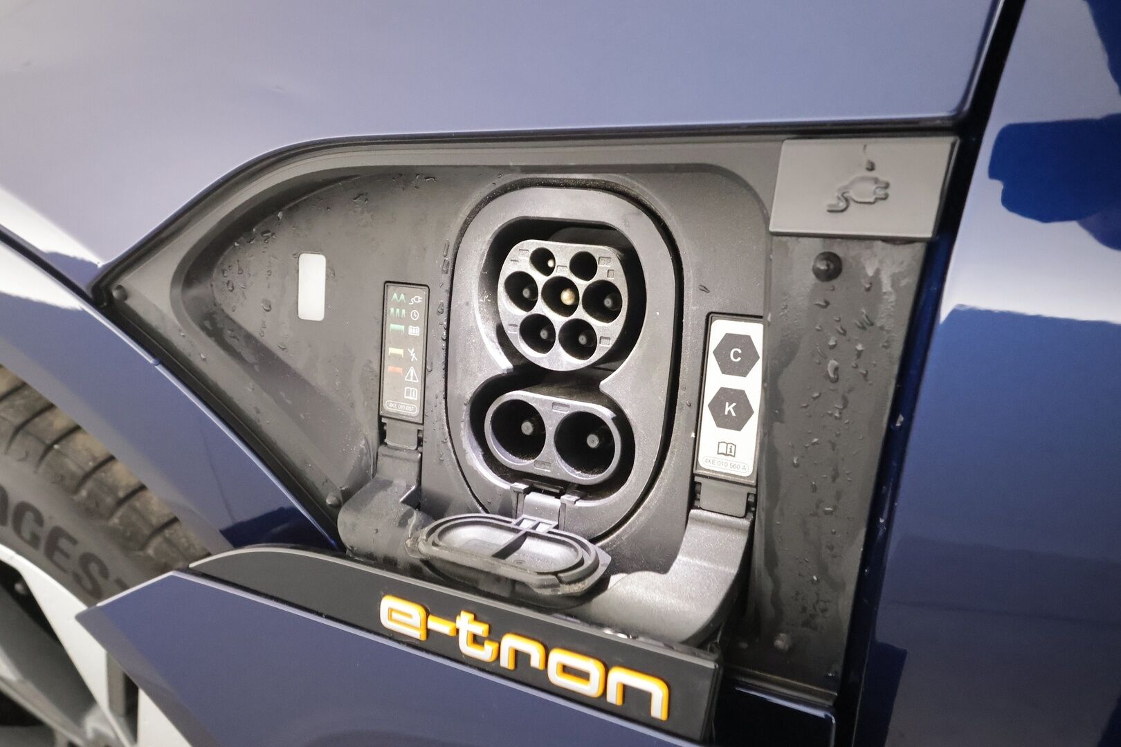 Audi e-tron 2022 Advanced 55 quattro S line - | ACC | Lisälämmitin | LED | P.kamera | muistipenkki | Keyless | Nahat | Apple&Android | Kahdet Renkaat |