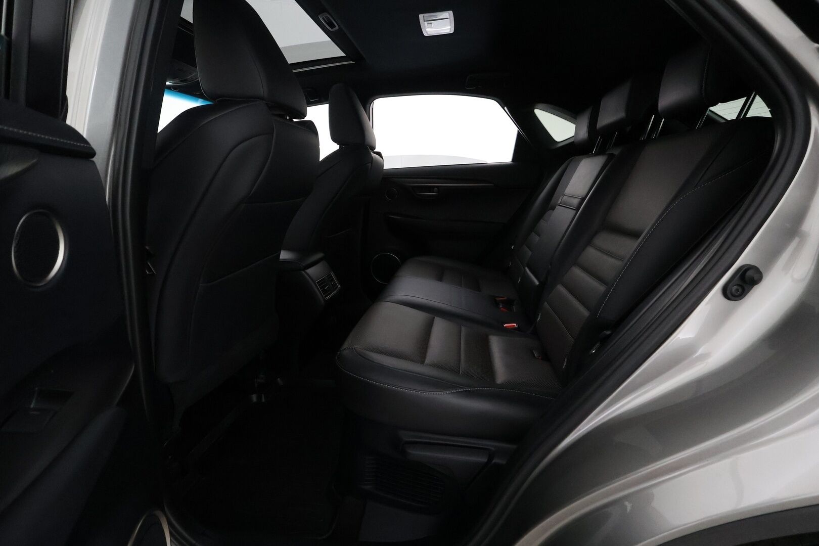 Lexus NX 2017 300h Hybrid A AWD F Sport **HUD / Adapt.Vakkari / LED-valot / P.kamera / Lasikattoluukku /  Nahkaverhoilu / Navi** - Kahdet Renkaat
