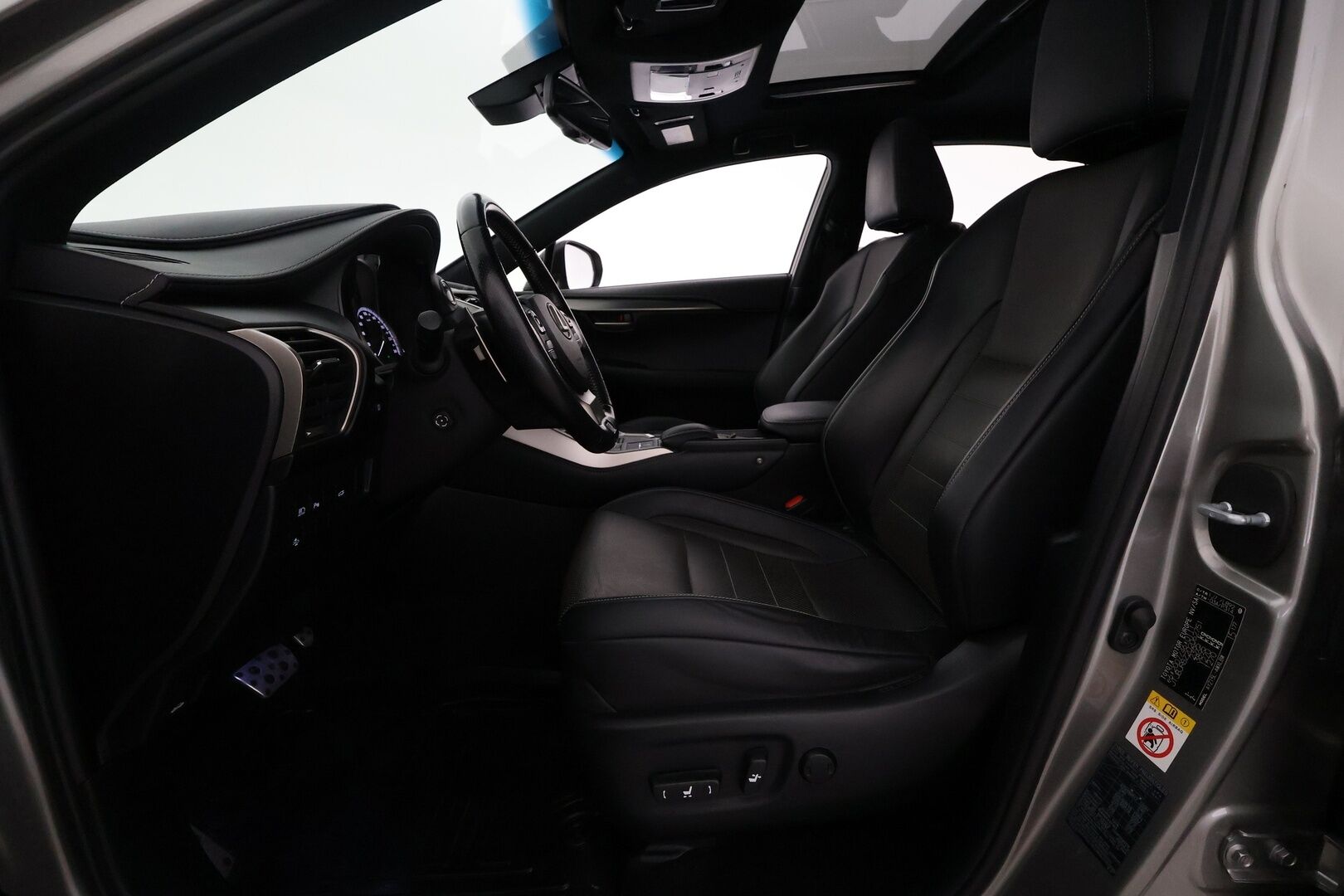 Lexus NX 2017 300h Hybrid A AWD F Sport **HUD / Adapt.Vakkari / LED-valot / P.kamera / Lasikattoluukku /  Nahkaverhoilu / Navi** - Kahdet Renkaat