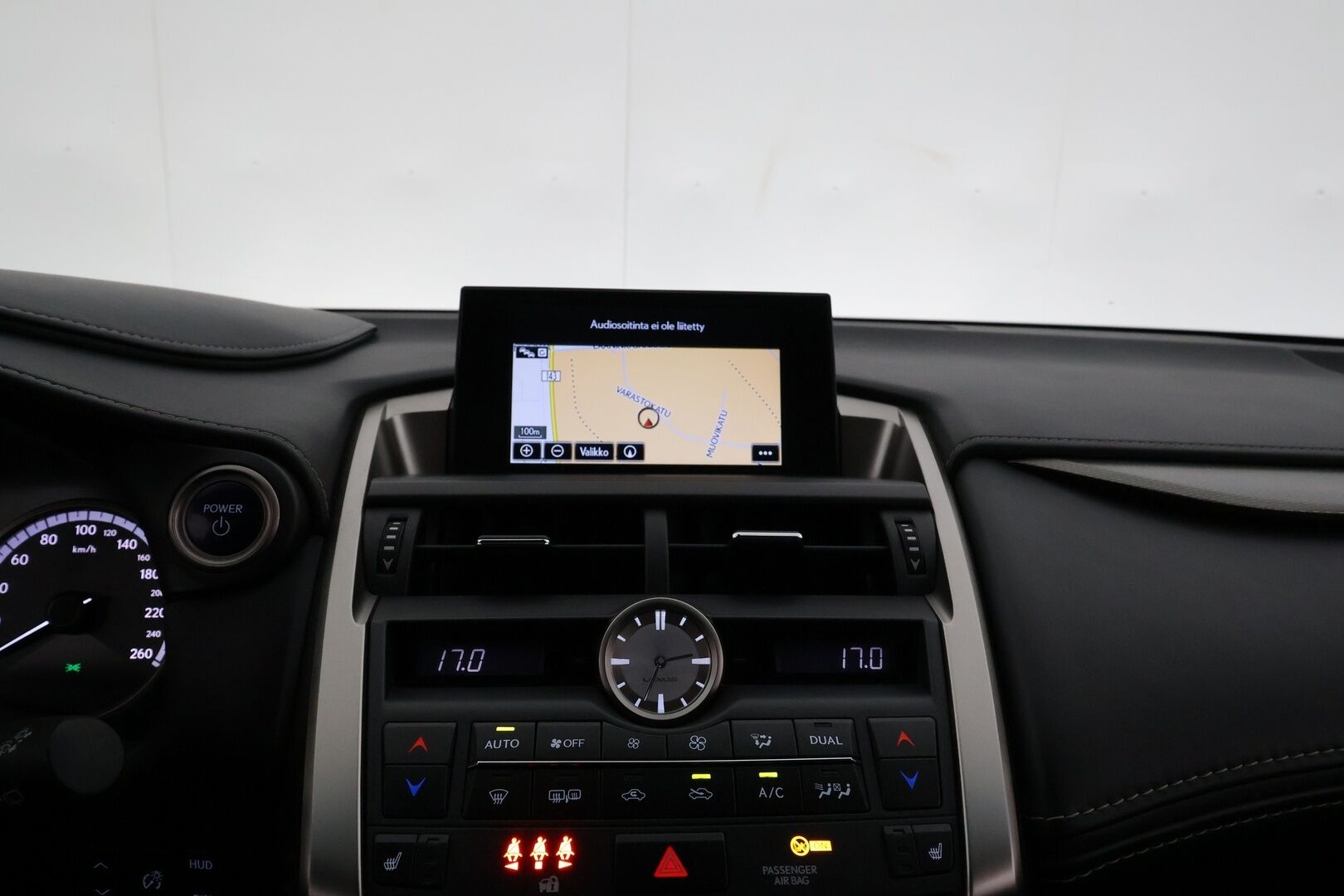 Lexus NX 2017 300h Hybrid A AWD F Sport **HUD / Adapt.Vakkari / LED-valot / P.kamera / Lasikattoluukku /  Nahkaverhoilu / Navi** - Kahdet Renkaat