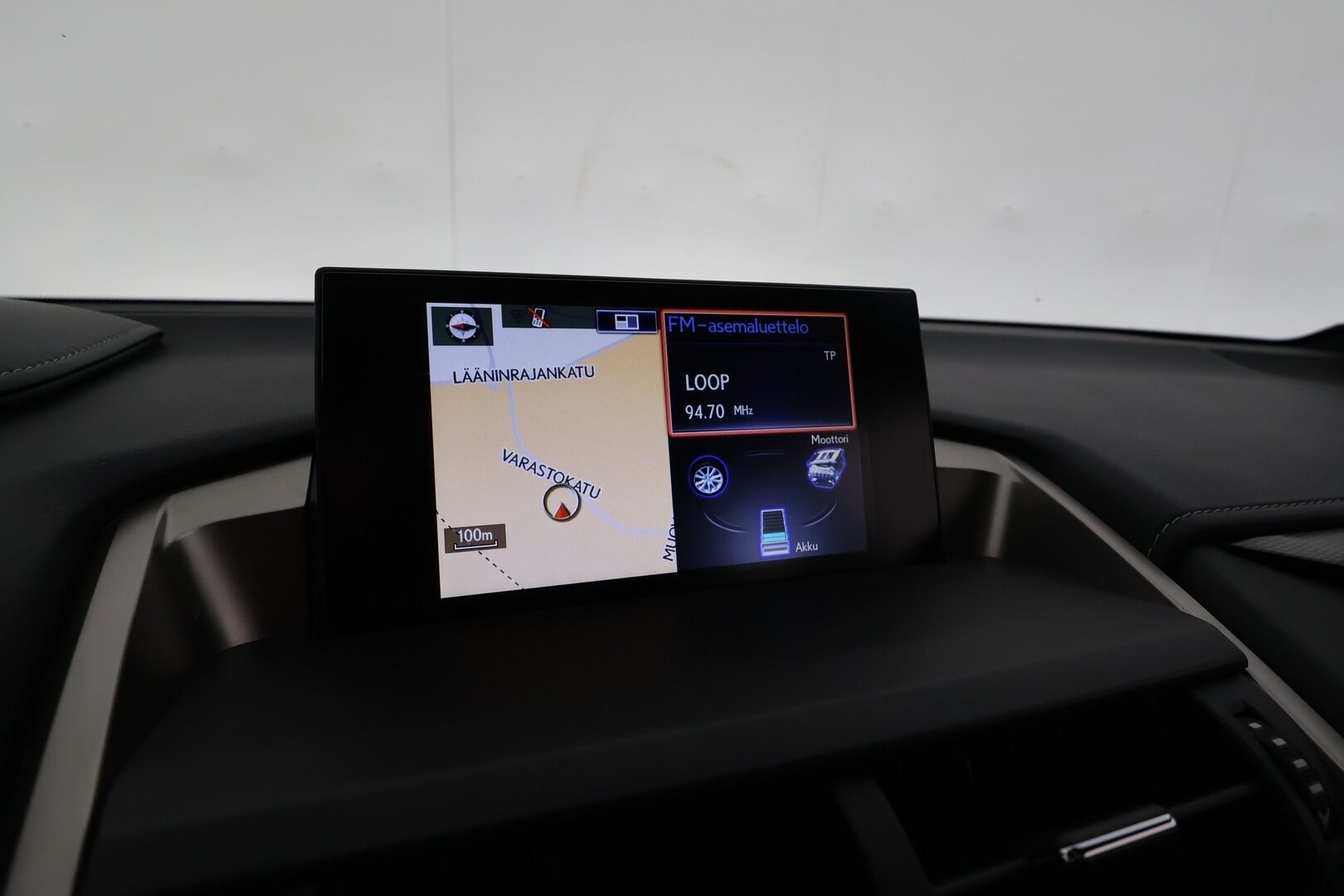 Lexus NX 2017 300h Hybrid A AWD F Sport **HUD / Adapt.Vakkari / LED-valot / P.kamera / Lasikattoluukku /  Nahkaverhoilu / Navi** - Kahdet Renkaat