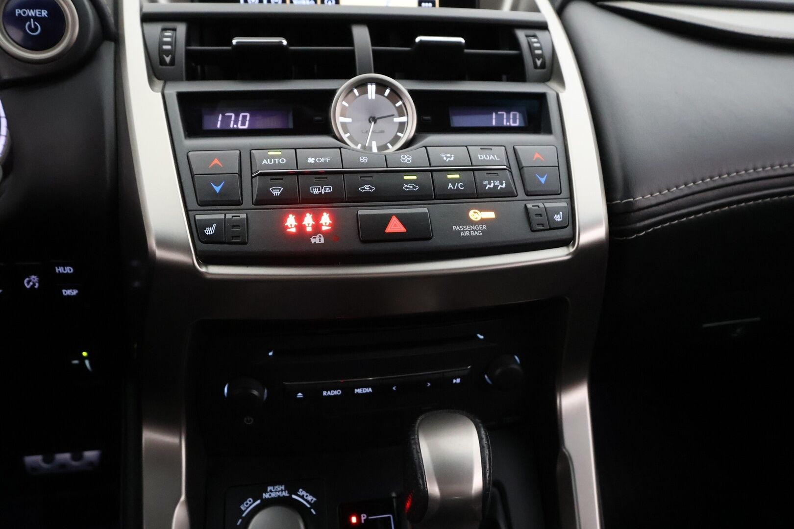 Lexus NX 2017 300h Hybrid A AWD F Sport **HUD / Adapt.Vakkari / LED-valot / P.kamera / Lasikattoluukku /  Nahkaverhoilu / Navi** - Kahdet Renkaat
