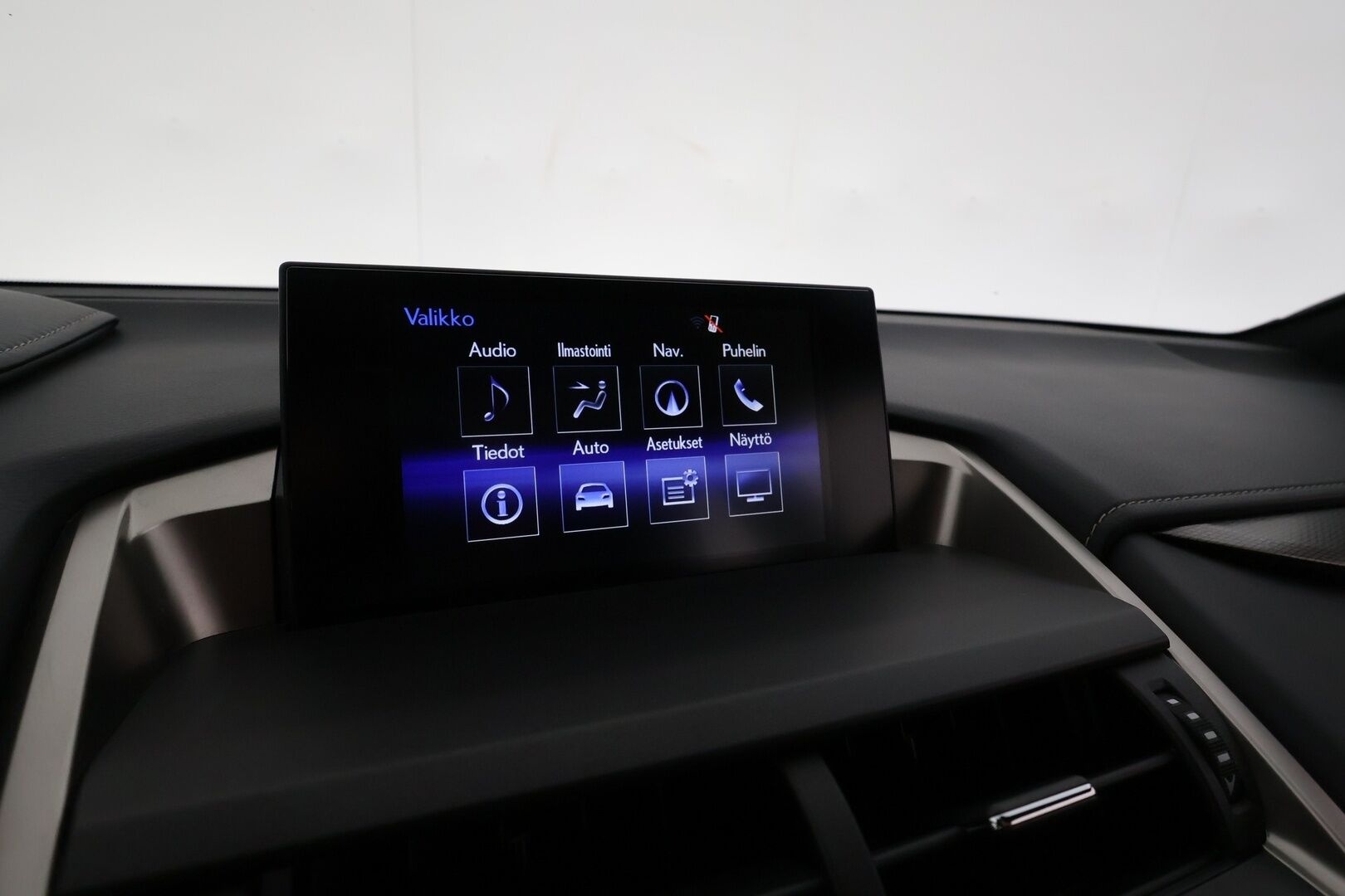 Lexus NX 2017 300h Hybrid A AWD F Sport **HUD / Adapt.Vakkari / LED-valot / P.kamera / Lasikattoluukku /  Nahkaverhoilu / Navi** - Kahdet Renkaat