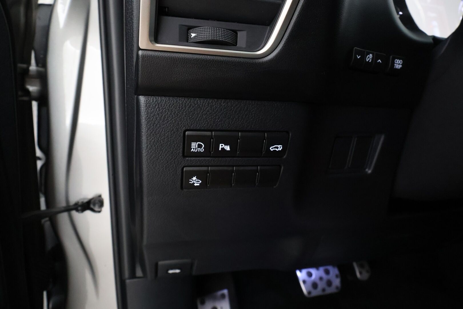 Lexus NX 2017 300h Hybrid A AWD F Sport **HUD / Adapt.Vakkari / LED-valot / P.kamera / Lasikattoluukku /  Nahkaverhoilu / Navi** - Kahdet Renkaat