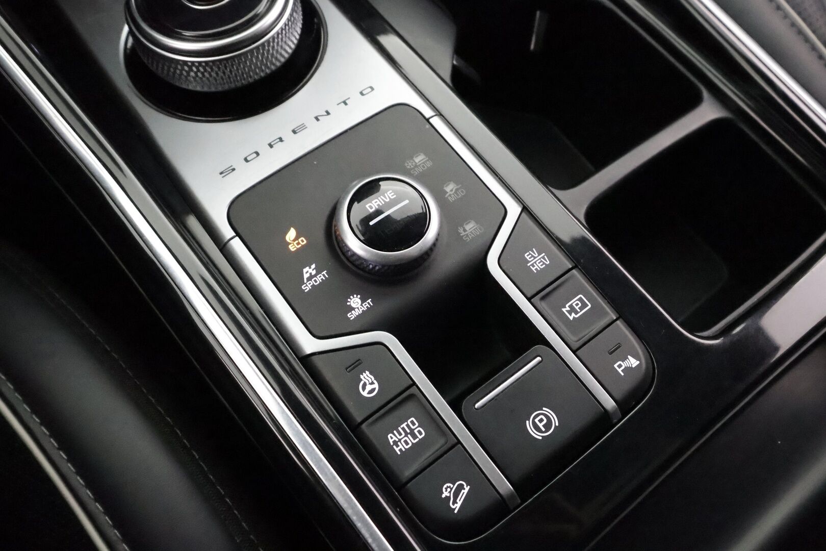 Kia Sorento 2021 1,6 T-GDI Plug-in Hybrid AWD Business Luxury AT 7-P * ACC / HUD / Bose / Panorama / Koukku / Ilmastoidut nahat * - 360° / Kahdet renkaat aluvanteilla / Merkkihuollettu / Huippuvarusteet - HULLUT AVAJAISHULINAT KORKOTARJOUS 3,29 %