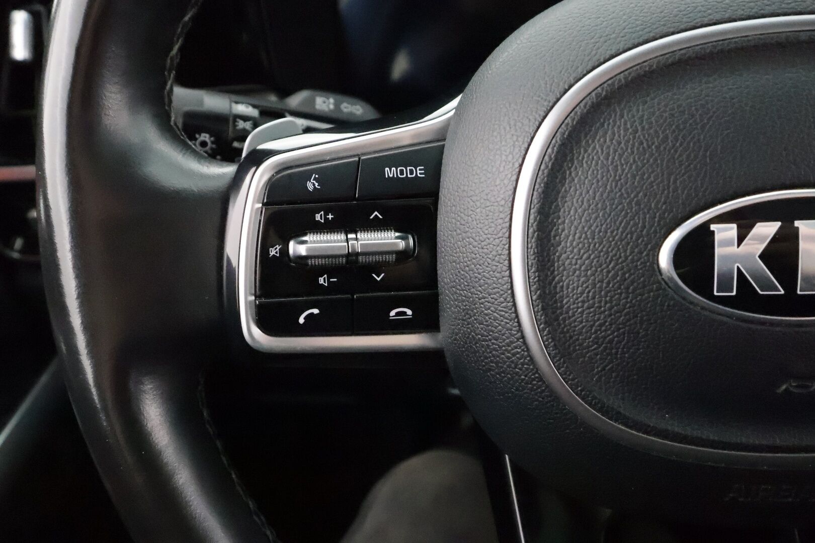 Kia Sorento 2021 1,6 T-GDI Plug-in Hybrid AWD Business Luxury AT 7-P * ACC / HUD / Bose / Panorama / Koukku / Ilmastoidut nahat * - 360° / Kahdet renkaat aluvanteilla / Merkkihuollettu / Huippuvarusteet - HULLUT AVAJAISHULINAT KORKOTARJOUS 3,29 %