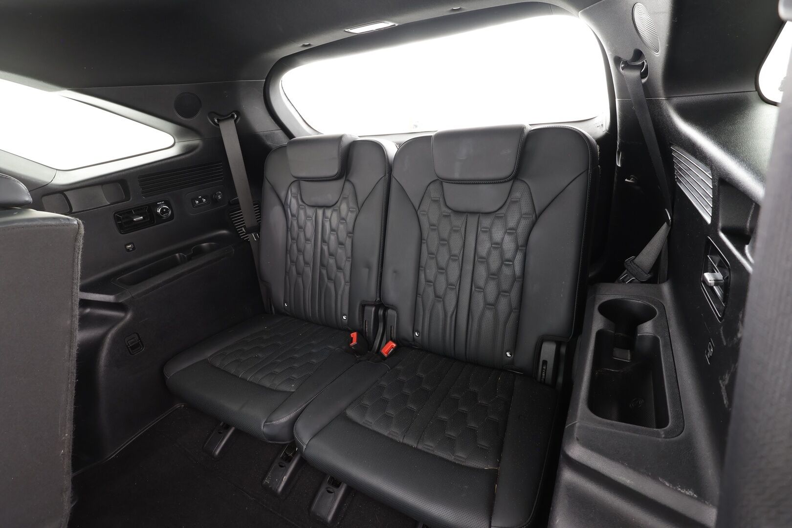 Kia Sorento 2021 1,6 T-GDI Plug-in Hybrid AWD Business Luxury AT 7-P * ACC / HUD / Bose / Panorama / Koukku / Ilmastoidut nahat * - 360° / Kahdet renkaat aluvanteilla / Merkkihuollettu / Huippuvarusteet - HULLUT AVAJAISHULINAT KORKOTARJOUS 3,29 %