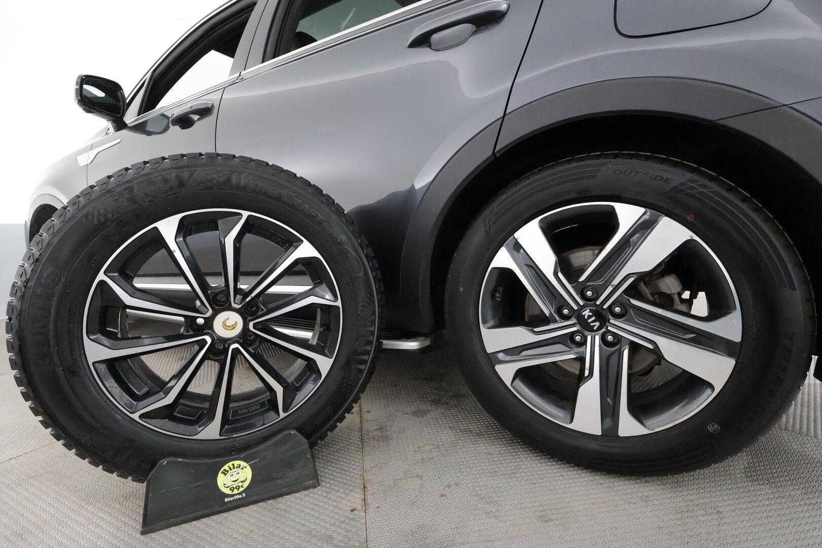 Kia Sorento 2021 1,6 T-GDI Plug-in Hybrid AWD Business Luxury AT 7-P * ACC / HUD / Bose / Panorama / Koukku / Ilmastoidut nahat * - 360° / Kahdet renkaat aluvanteilla / Merkkihuollettu / Huippuvarusteet - HULLUT AVAJAISHULINAT KORKOTARJOUS 3,29 %