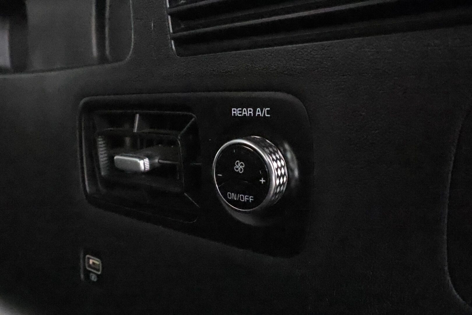 Kia Sorento 2021 1,6 T-GDI Plug-in Hybrid AWD Business Luxury AT 7-P * ACC / HUD / Bose / Panorama / Koukku / Ilmastoidut nahat * - 360° / Kahdet renkaat aluvanteilla / Merkkihuollettu / Huippuvarusteet - HULLUT AVAJAISHULINAT KORKOTARJOUS 3,29 %