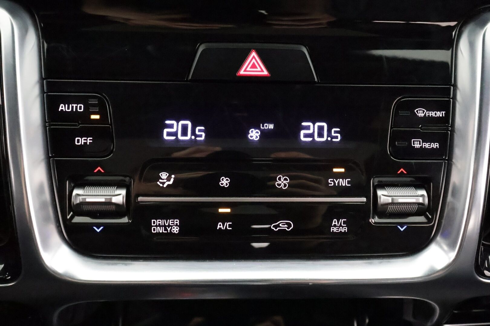 Kia Sorento 2021 1,6 T-GDI Plug-in Hybrid AWD Business Luxury AT 7-P * ACC / HUD / Bose / Panorama / Koukku / Ilmastoidut nahat * - 360° / Kahdet renkaat aluvanteilla / Merkkihuollettu / Huippuvarusteet - HULLUT AVAJAISHULINAT KORKOTARJOUS 3,29 %