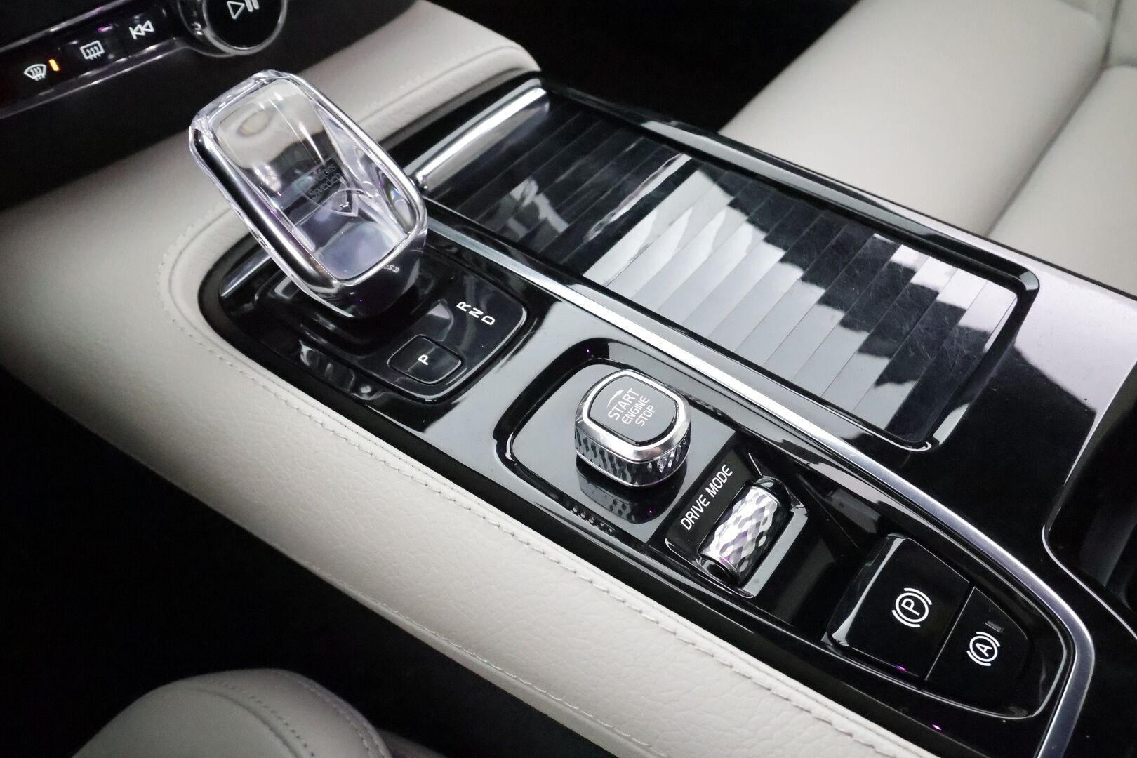 Volvo V60 2020 T6 TwE AWD Business Inscription aut - | ACC | Webasto | Koukku | Muistipenkki | H/K | Full LED | Sporttinahat | Keyless | Apple&Android | Kahdet Renkaat | 