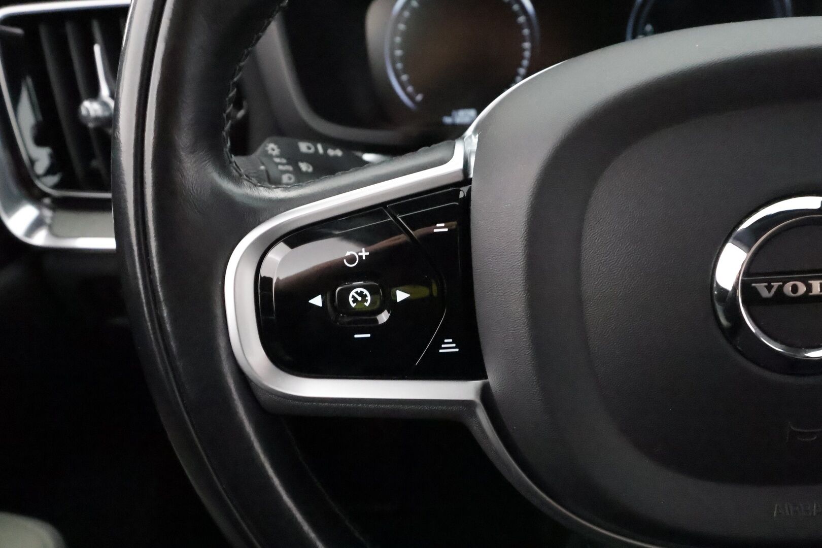 Volvo V60 2020 T6 TwE AWD Business Inscription aut - | ACC | Webasto | Koukku | Muistipenkki | H/K | Full LED | Sporttinahat | Keyless | Apple&Android | Kahdet Renkaat | 