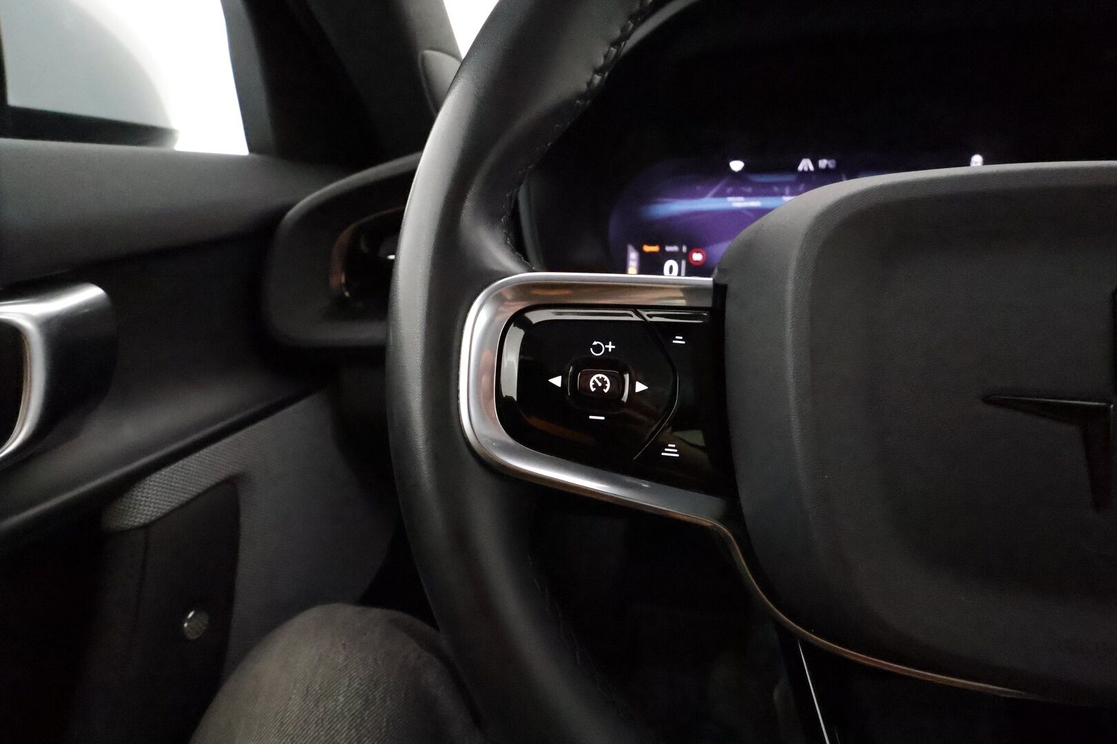 Polestar 2 2022 Long Range Dual Motor Performance, 300kW, 78kWh **Lämpöpumppu / Koukku / HarmanKardon / Lasikatto / Muistipenkki / 360 Kamera / Apple&Android / Keyless** - 3,99 % KORKOTARJOUS TÄHÄN AUTOON - Performance & Pilot & Plus -paketit / Akku kuntotarkistettu / Kahdet vanteet