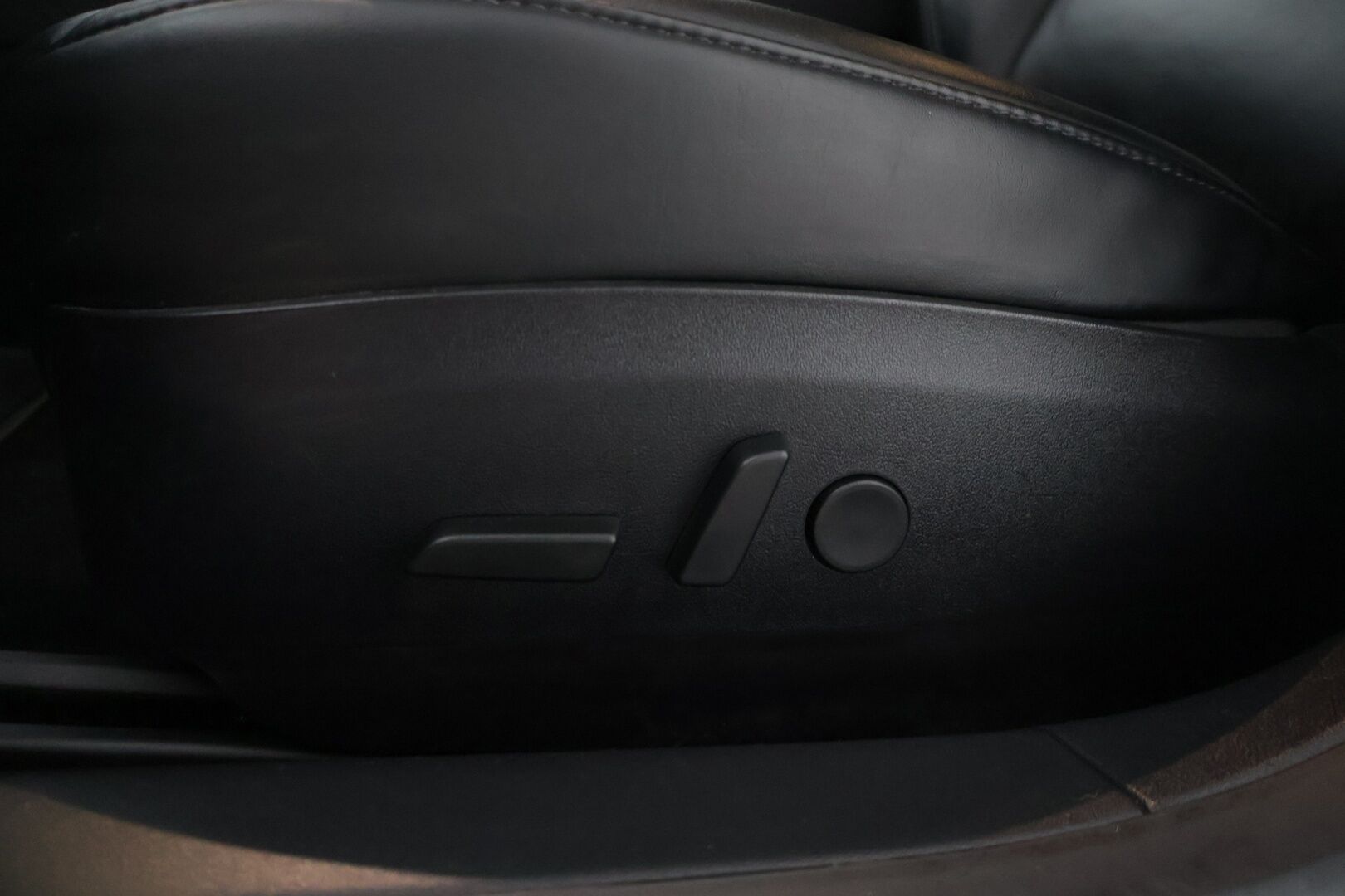 Tesla MODEL 3 2019 Standard RWD Plus ** 2x renkaat & vanteet / FSD / LED / Premium Audio ** - *Katsastus voimassa 11.6.2026 saakka! / Fiksut kilometrit!*