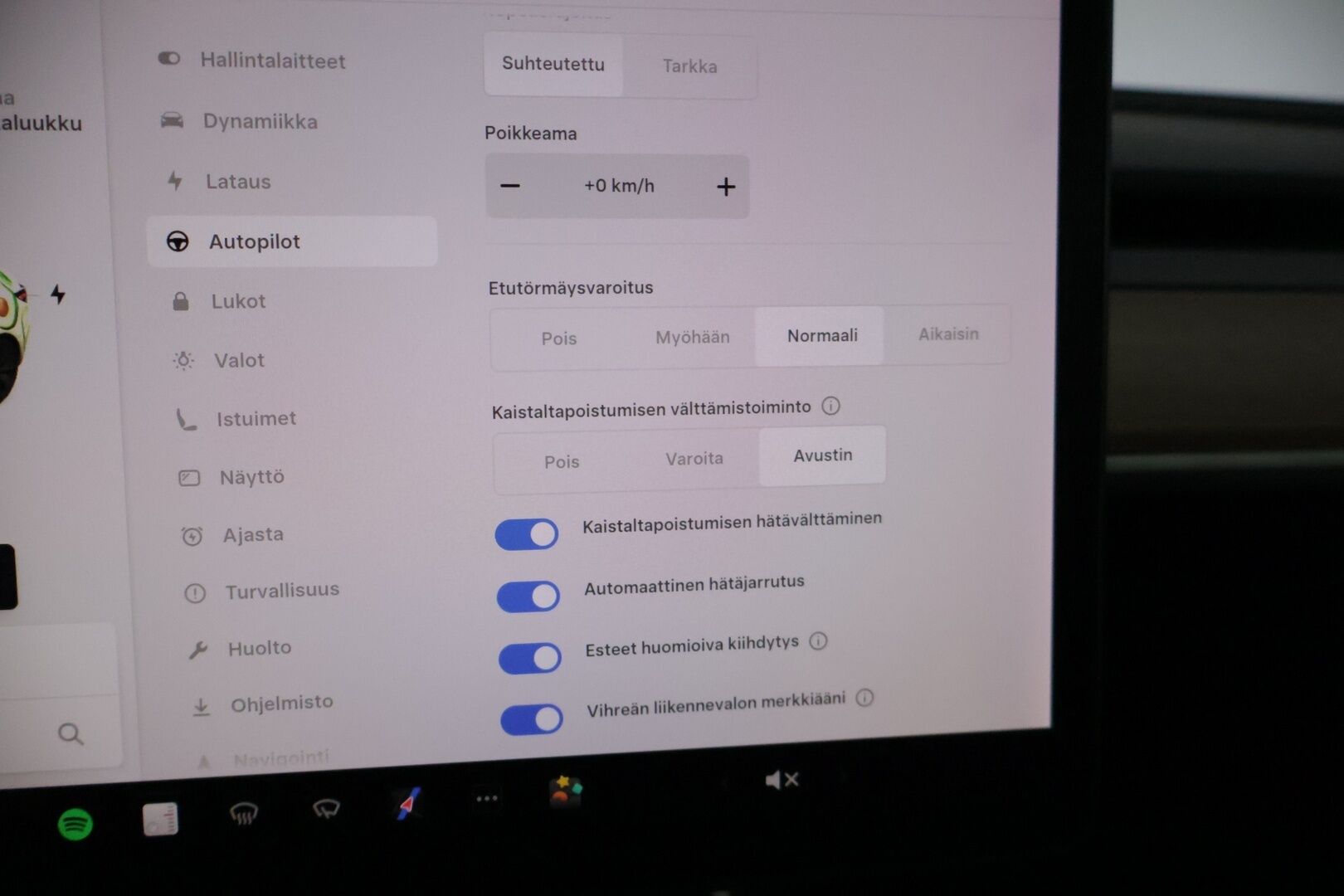 Tesla MODEL 3 2019 Standard RWD Plus ** 2x renkaat & vanteet / FSD / LED / Premium Audio ** - *Katsastus voimassa 11.6.2026 saakka! / Fiksut kilometrit!* - HULLUT JOULUT KORKOTARJOUS 2,49% 