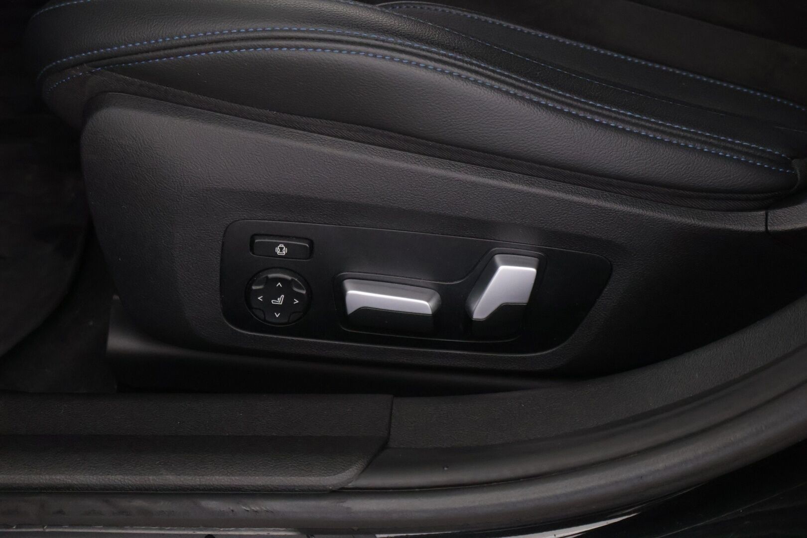 BMW 330 2021 G20 Sedan 330e A xDrive Business M Sport * LASER / Hifit / Koukku / Muistipenkit / Comfort acces / HUD* - Osta nyt, maksa vasta ensi vuonna