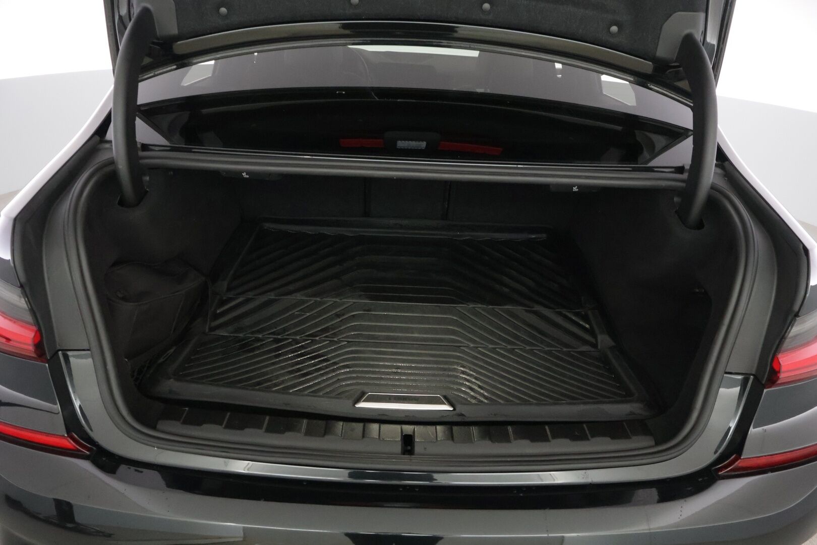 BMW 330 2021 G20 Sedan 330e A xDrive Business M Sport * LASER / Hifit / Koukku / Muistipenkit / Comfort acces / HUD* - Osta nyt, maksa vasta ensi vuonna