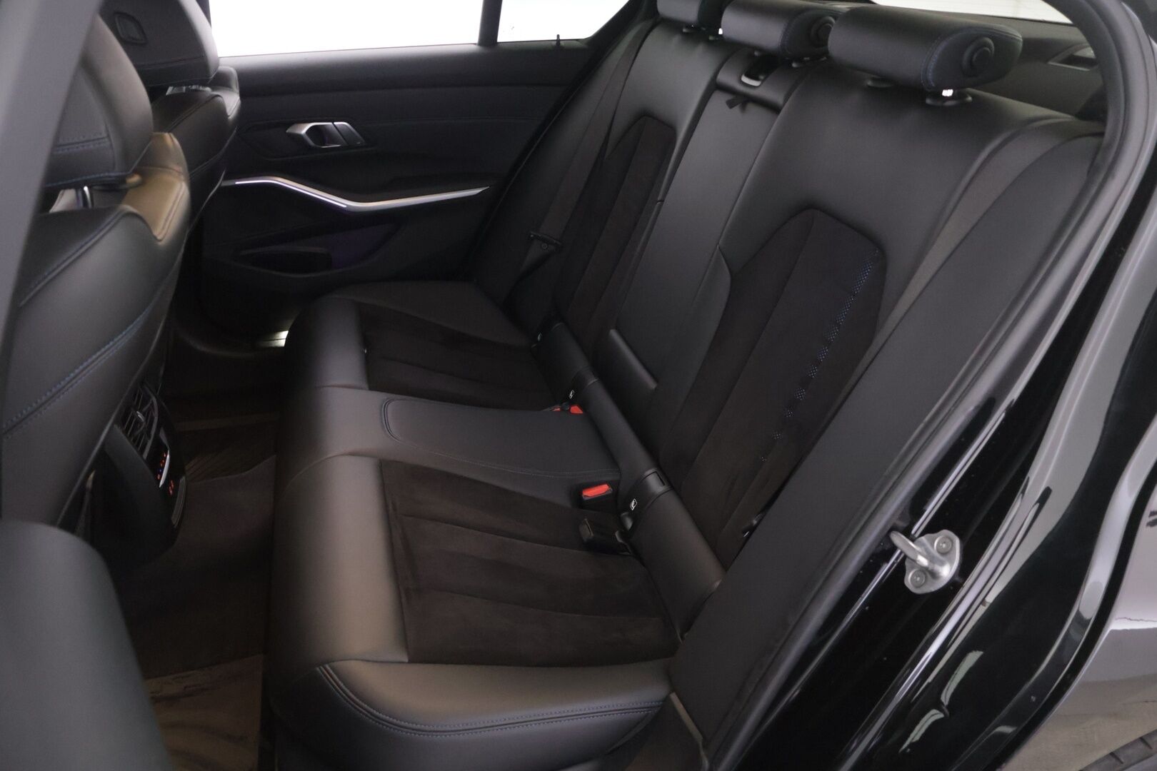 BMW 330 2021 G20 Sedan 330e A xDrive Business M Sport * LASER / Hifit / Koukku / Muistipenkit / Comfort acces / HUD* - Osta nyt, maksa vasta ensi vuonna