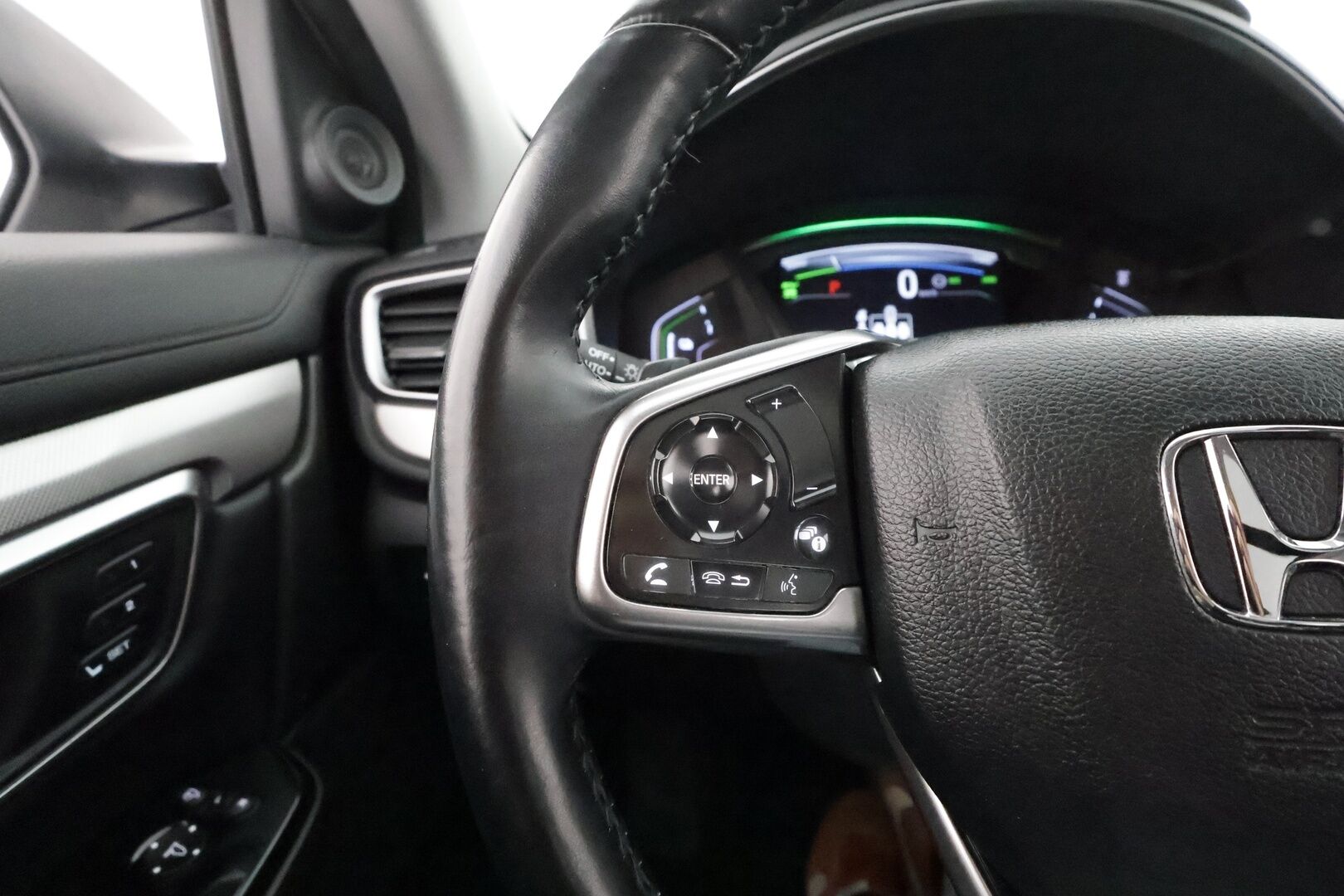 Honda CR-V 2019 Hybrid Executive AWD AT - 3,99 % KORKOTARJOUS TÄHÄN AUTOON - Adapt.Vakkari / HUD / Vetokoukku / Nahkasisusta / Panorama / Peruutuskamera / BLIS / Merkkihuollot / Lohko & Sisäpistoke / Supervarusteet!
