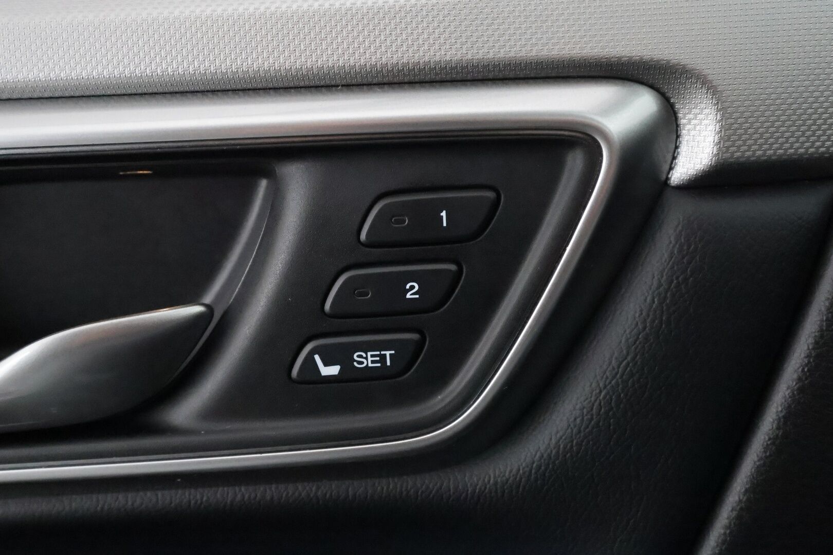 Honda CR-V 2019 Hybrid Executive AWD AT - 3,99 % KORKOTARJOUS TÄHÄN AUTOON - Adapt.Vakkari / HUD / Vetokoukku / Nahkasisusta / Panorama / Peruutuskamera / BLIS / Merkkihuollot / Lohko & Sisäpistoke / Supervarusteet!