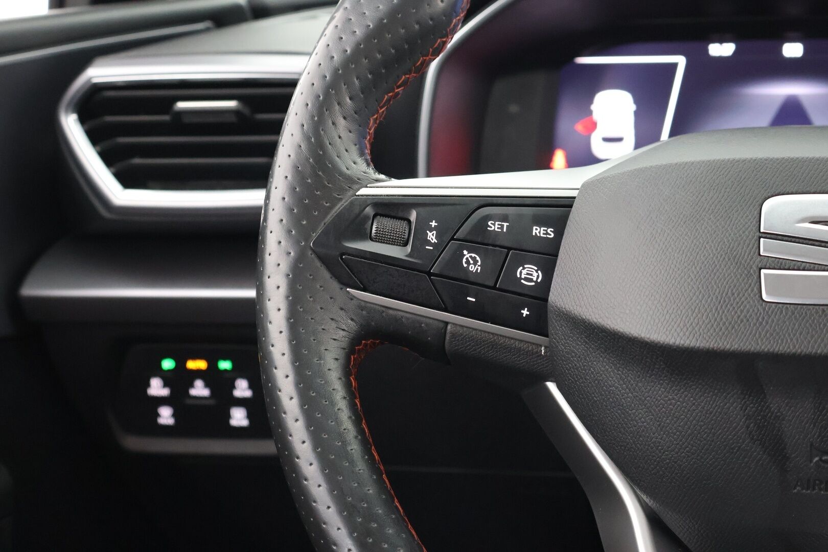 Seat Leon 2021 1,4 PHEV 204 eHybrid FR DSG - SoH 91,9% | Vakkari | LED |  P. Kamera | Navi | KeyLessGo | Apple & Android