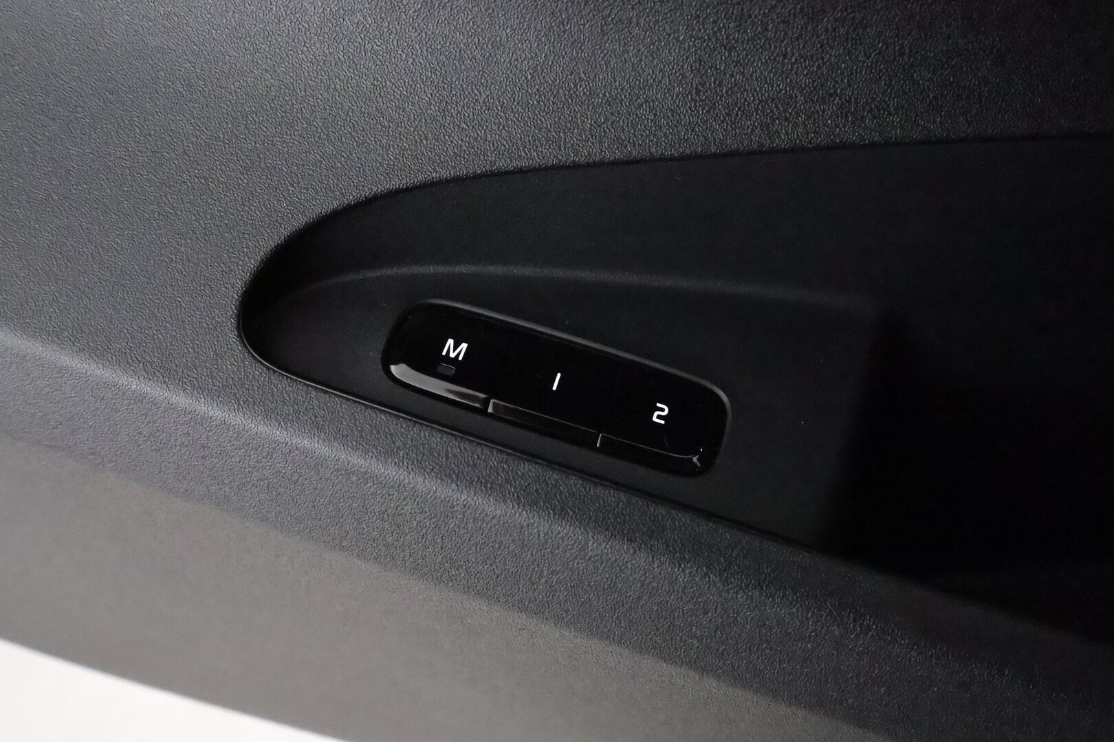 Polestar 2 2024 Standard range Single motor Plus Pack, 200kW, 69kWh **Facelift / Adapt.vakkari / H&K / Muistipenkki / Lasikatto** - 3,99 % KORKOTARJOUS TÄHÄN AUTOON 31.8. ASTI! - 1.Om Suomi-auto / Kahdet renkaat aluvanteilla / 360º / Navi / KeylessGo / Pixel-LED / Digimittaristo / Lämpöpumppu