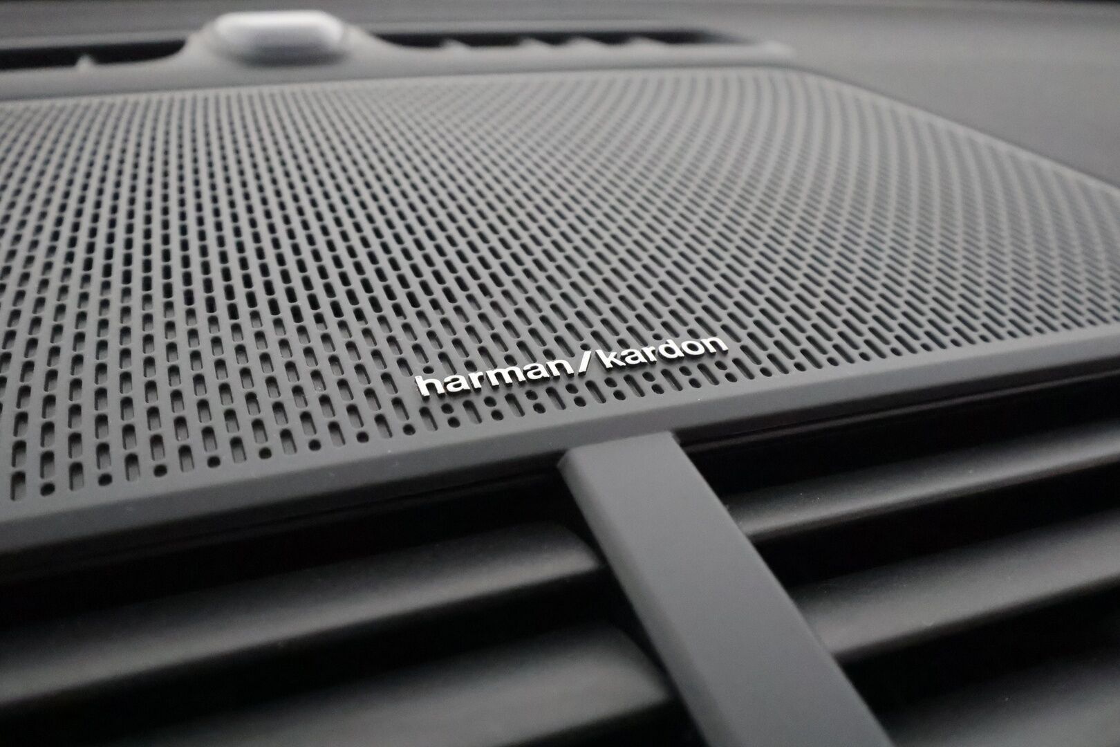 Polestar 2 2024 Standard range Single motor Plus Pack, 200kW, 69kWh **Facelift / Adapt.vakkari / H&K / Muistipenkki / Lasikatto** - 3,99 % KORKOTARJOUS TÄHÄN AUTOON 31.8. ASTI! - 1.Om Suomi-auto / Kahdet renkaat aluvanteilla / 360º / Navi / KeylessGo / Pixel-LED / Digimittaristo / Lämpöpumppu
