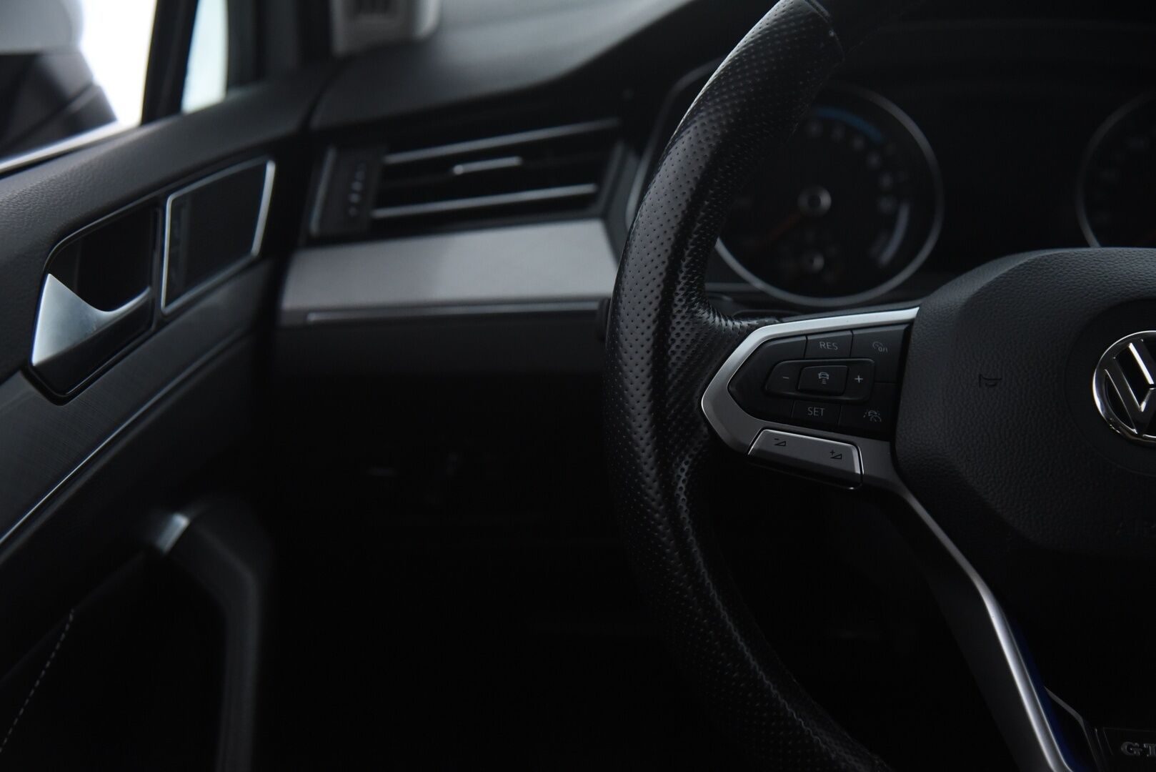 VOLKSWAGEN PASSAT 2020 1.4 TSI GTE Plug-in Executive - Adapt. Vakkari | Matrix-LED | Koukku |P-Kamera | Nahka-alcantara | Navi 