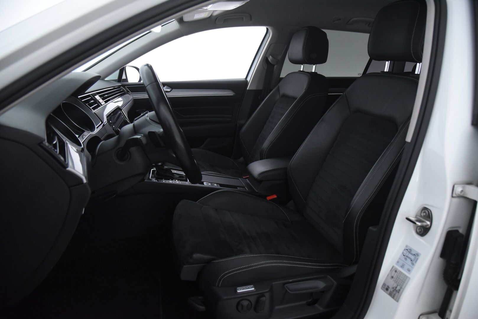 VOLKSWAGEN PASSAT 2020 1.4 TSI GTE Plug-in Executive - Adapt. Vakkari | Matrix-LED | Koukku |P-Kamera | Nahka-alcantara | Navi 
