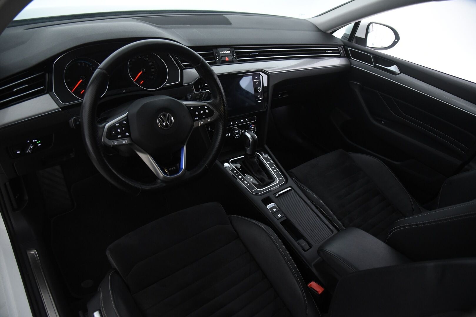 VOLKSWAGEN PASSAT 2020 1.4 TSI GTE Plug-in Executive - Adapt. Vakkari | Matrix-LED | Koukku |P-Kamera | Nahka-alcantara | Navi 