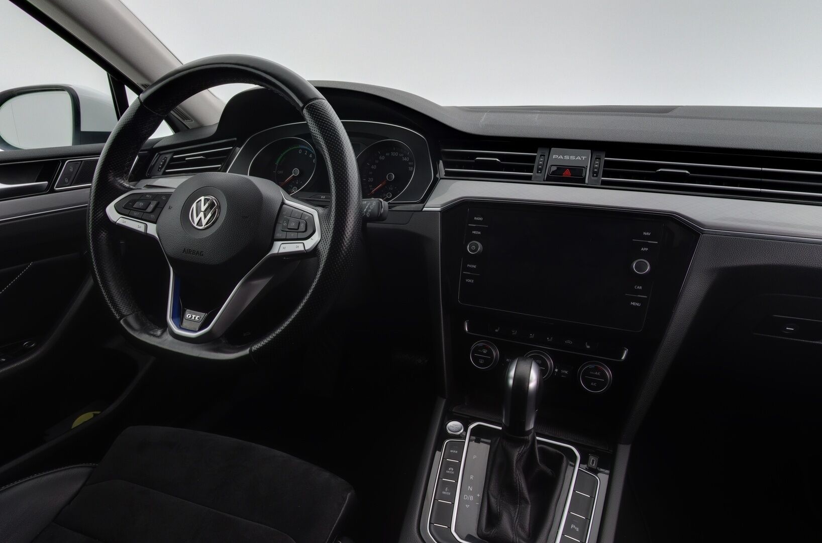 VOLKSWAGEN PASSAT 2020 1.4 TSI GTE Plug-in Executive - Adapt. Vakkari | Matrix-LED | Koukku |P-Kamera | Nahka-alcantara | Navi 