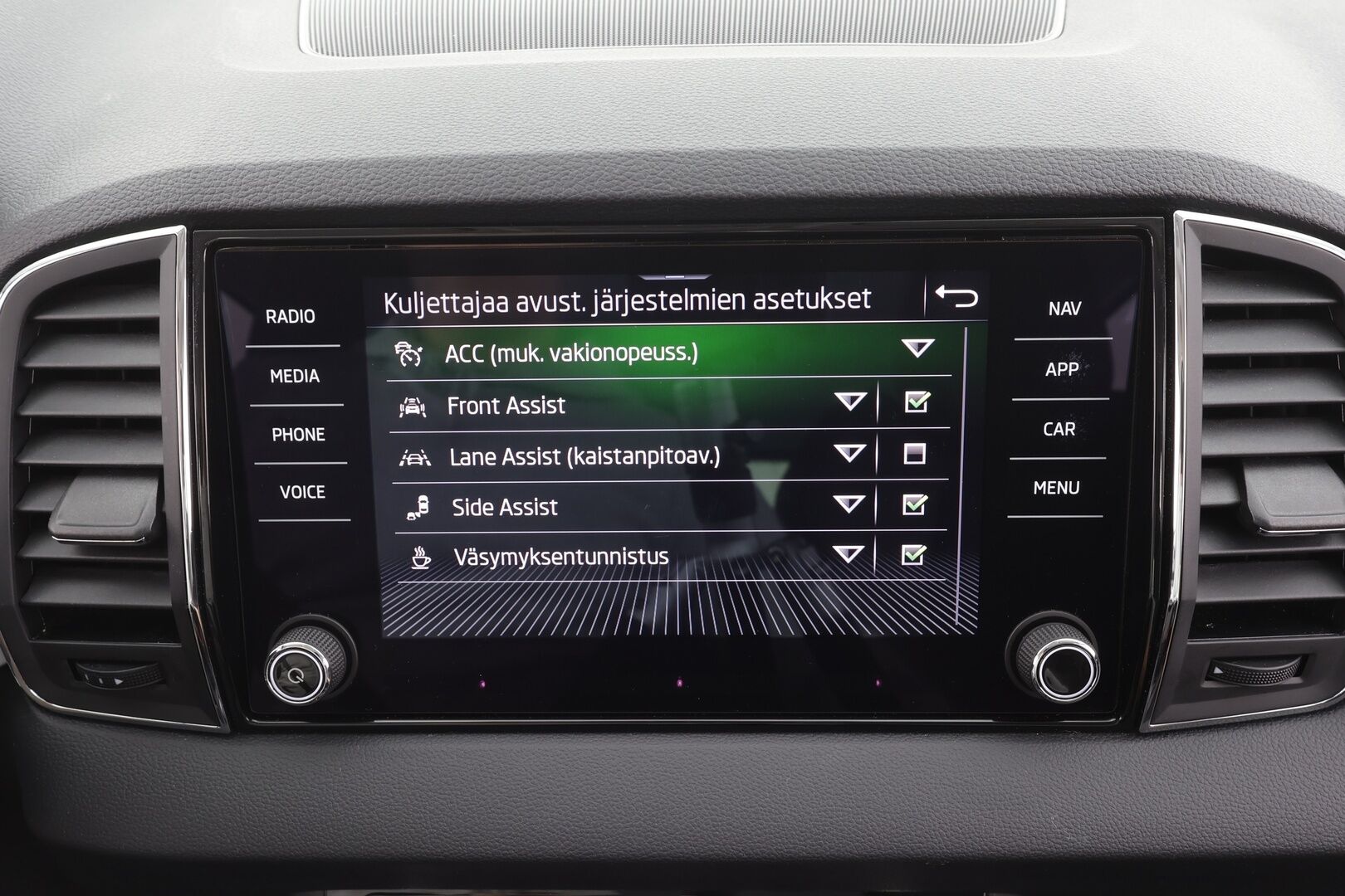 Skoda Karoq 2021 2,0 TDI 150 4x4 Style DSG - ACC | Webasto | Koukku  LED | P-Kamera | Canton | Kaistavahti | Keyless 