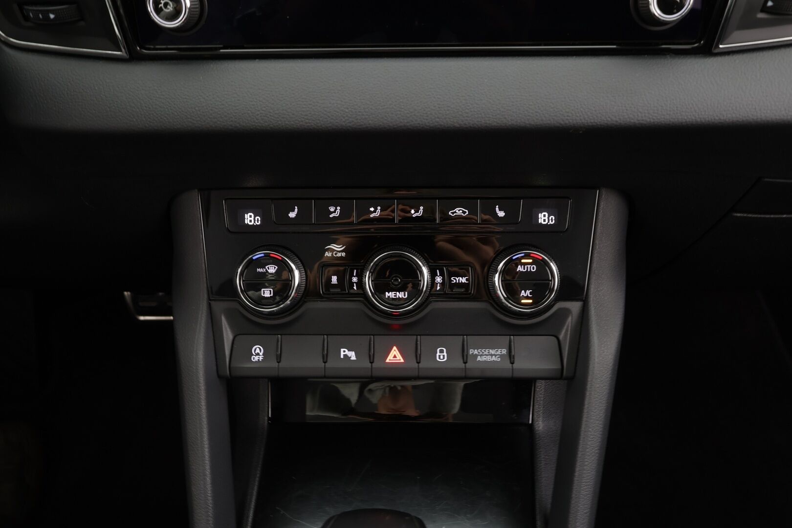 Skoda Karoq 2021 2,0 TDI 150 4x4 Style DSG - ACC | Webasto | Koukku  LED | P-Kamera | Canton | Kaistavahti | Keyless 