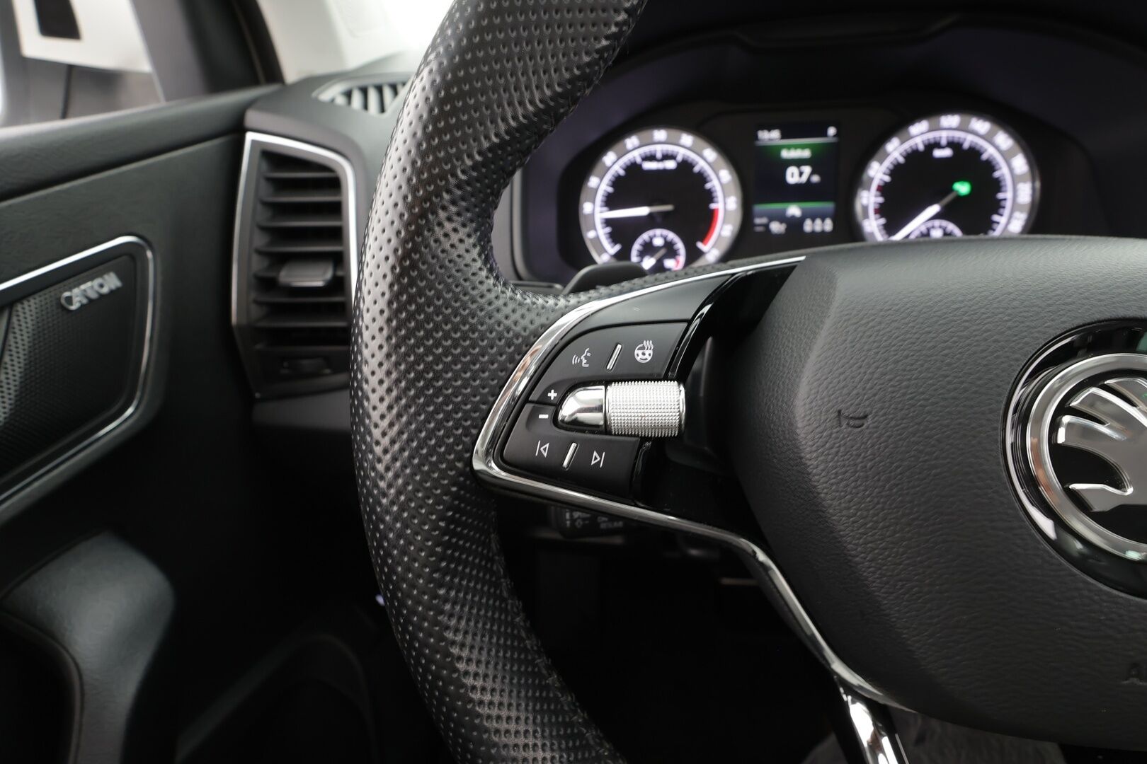 Skoda Karoq 2021 2,0 TDI 150 4x4 Style DSG - ACC | Webasto | Koukku  LED | P-Kamera | Canton | Kaistavahti | Keyless 