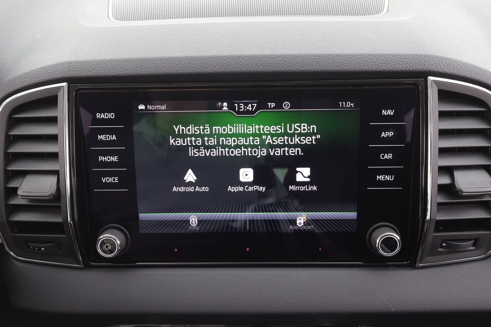Skoda Karoq 2021 2,0 TDI 150 4x4 Style DSG - ACC | Webasto | Koukku  LED | P-Kamera | Canton | Kaistavahti | Keyless 