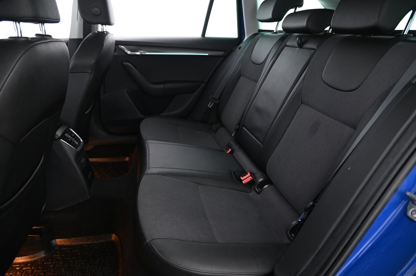 Skoda Octavia 2020 Combi 1,5 TSI G-TEC Style DSG Autom. *Webasto / Ratinlämmitin / ACC / Kessy / Peruutuskamera* - Kahdet renkaat alumiinivanteilla! / Hyvin huollettu*